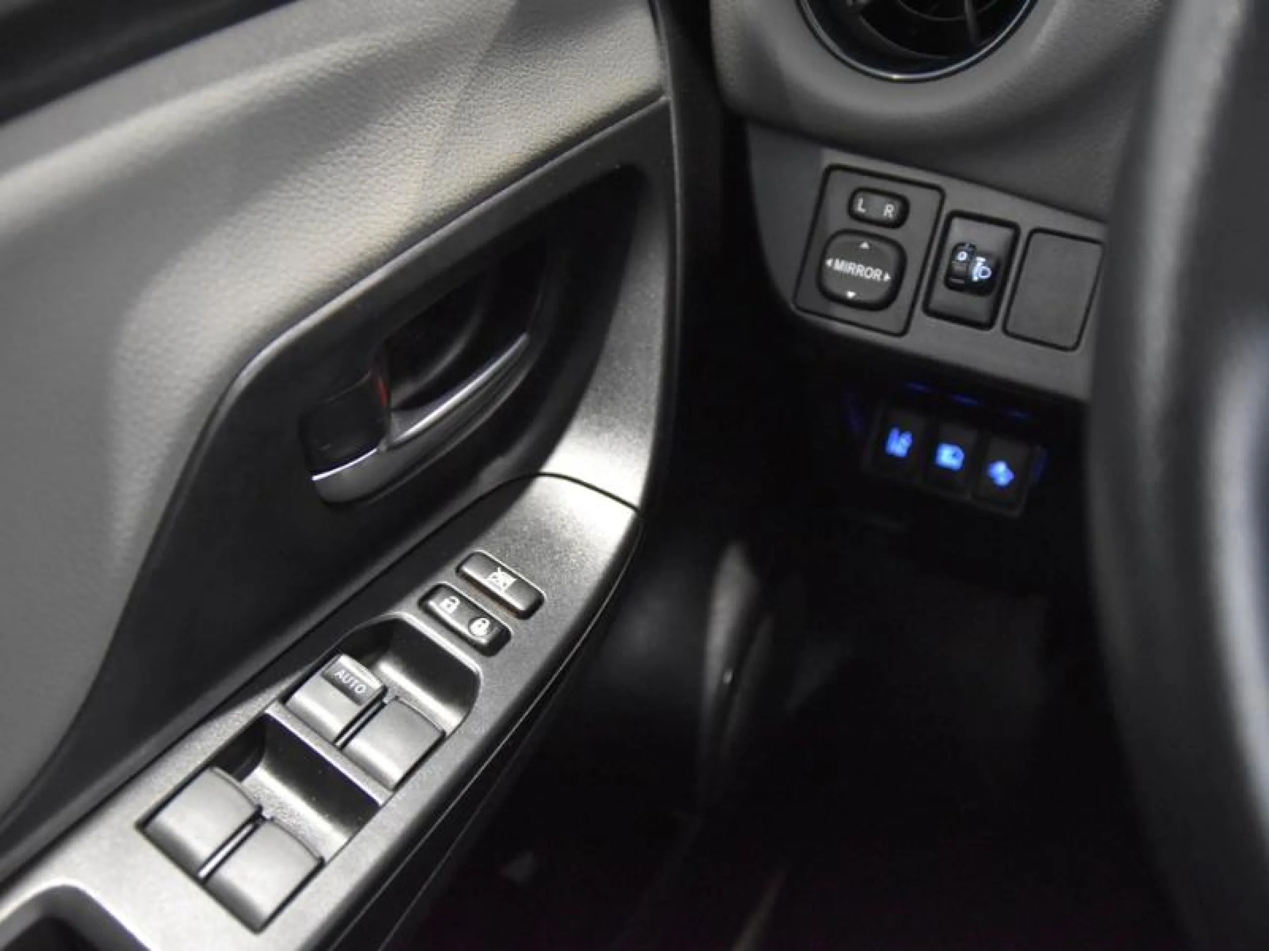 TOYOTA Yaris 1.5 110 ACTIVE - Foto 14