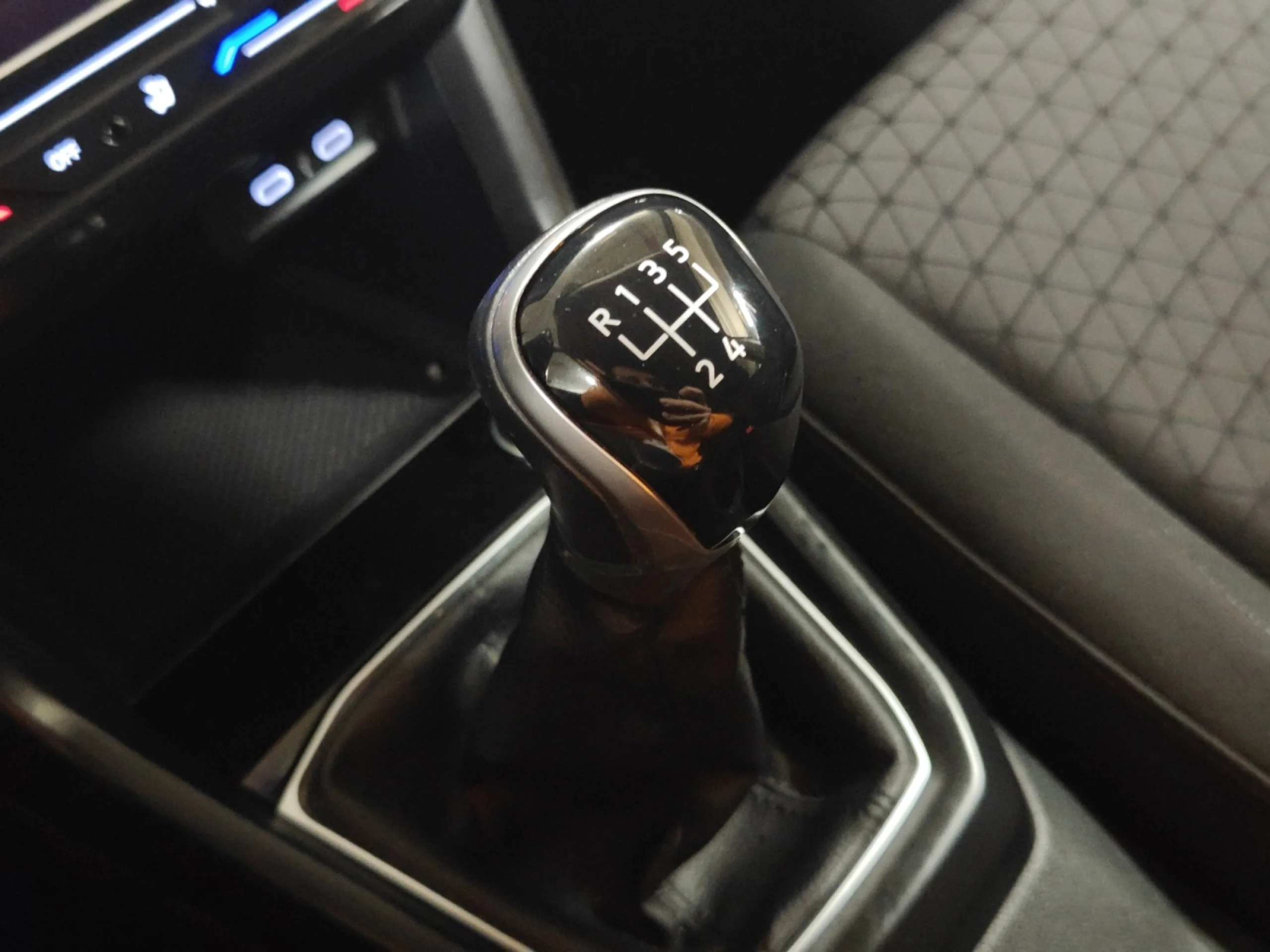 VOLKSWAGEN T CROSS ADVANCE 1.0 TSI 70KW (95CV) - Foto 17