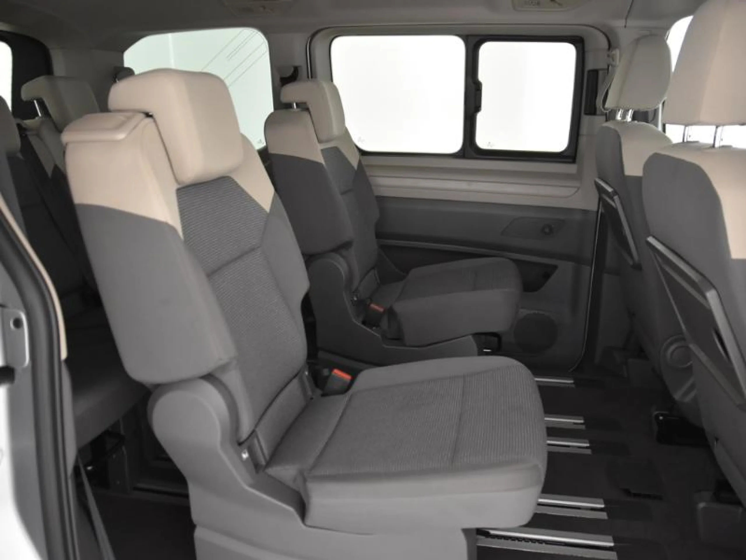 VOLKSWAGEN Multivan 2.0 TDI 110KW (150CV) DSG B.CORTA - Foto 6