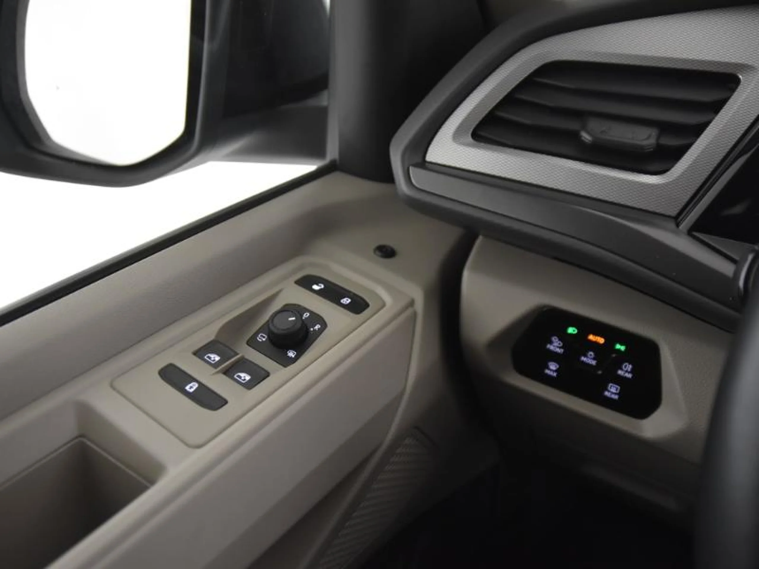 VOLKSWAGEN Multivan 2.0 TDI 110KW (150CV) DSG B.CORTA - Foto 15