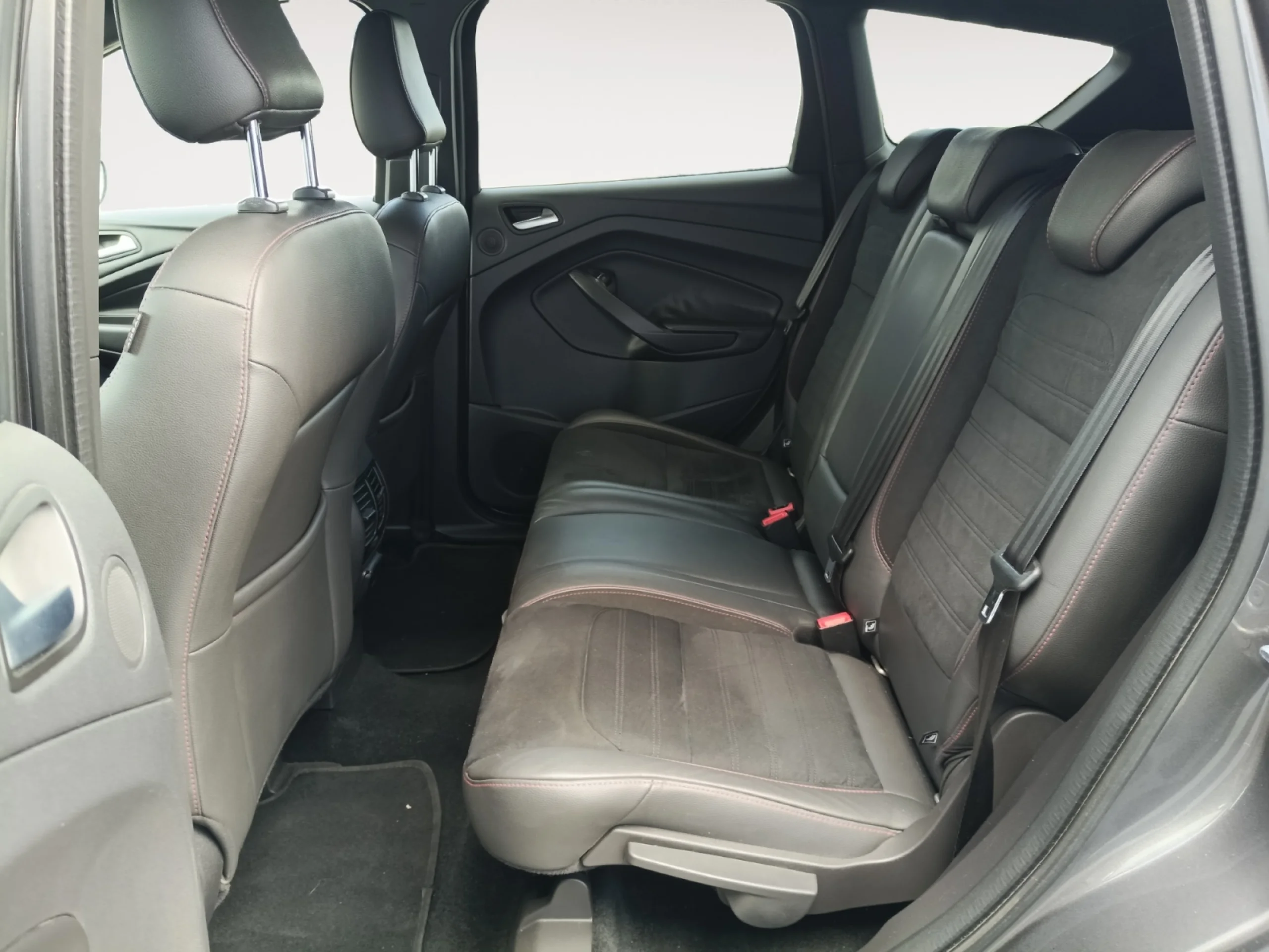 FORD KUGA 2.0 TDCI 110KW 4X2 ST LINE - Foto 6