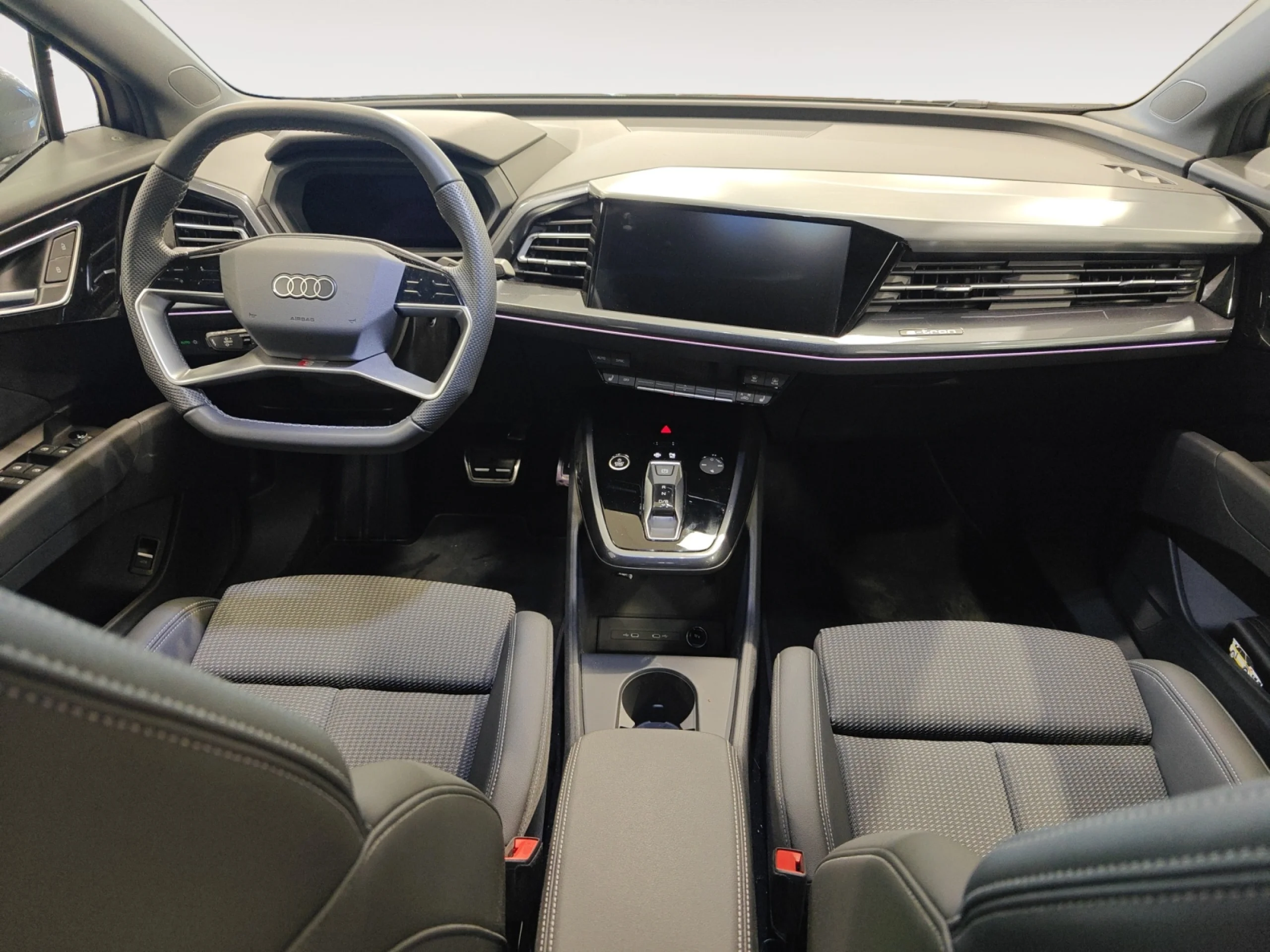 AUDI Q4 E TRON GENUINE EDITION 45 E TRON 210KW 82KWH - Foto 4