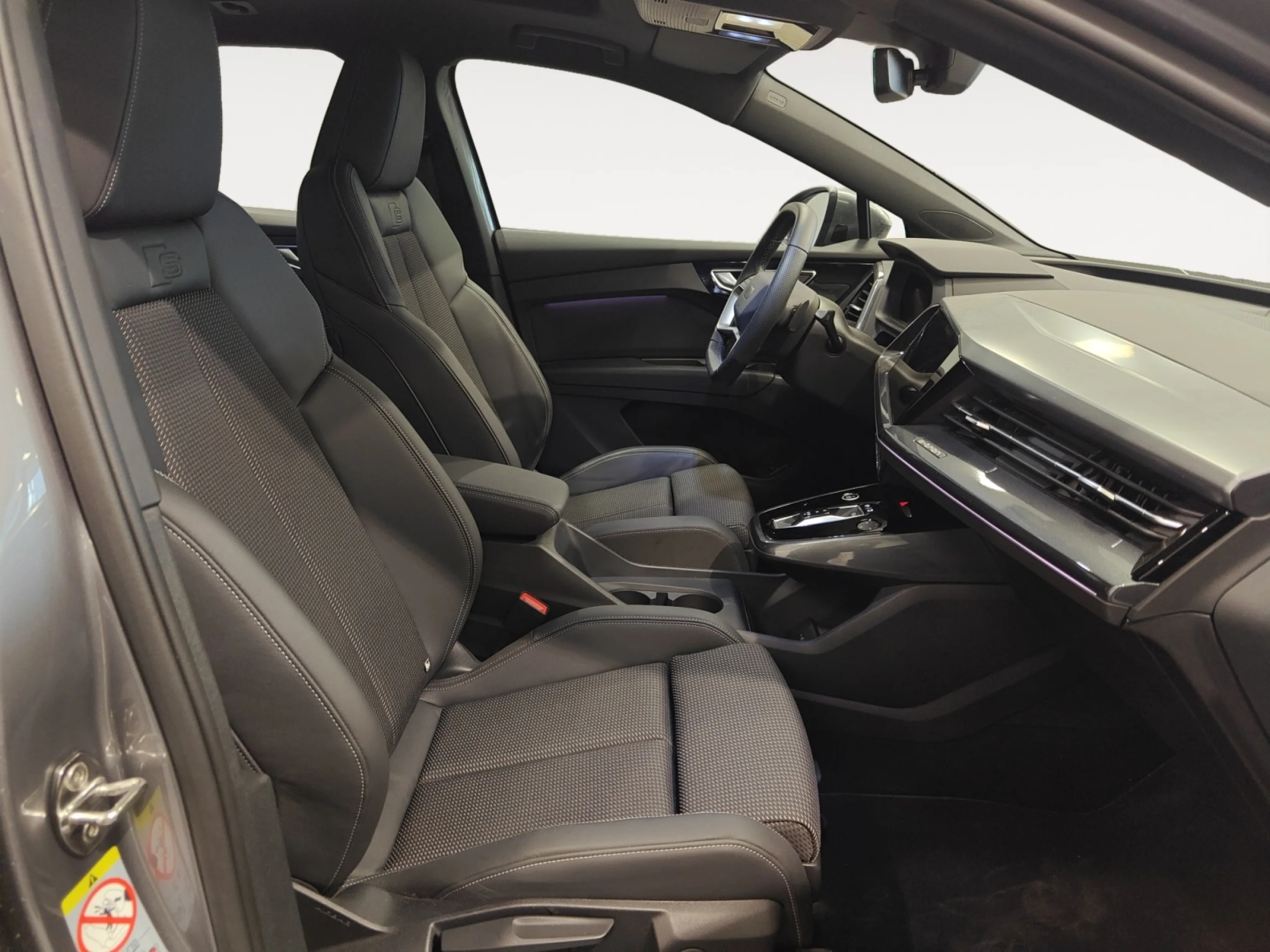 AUDI Q4 E TRON GENUINE EDITION 45 E TRON 210KW 82KWH - Foto 5