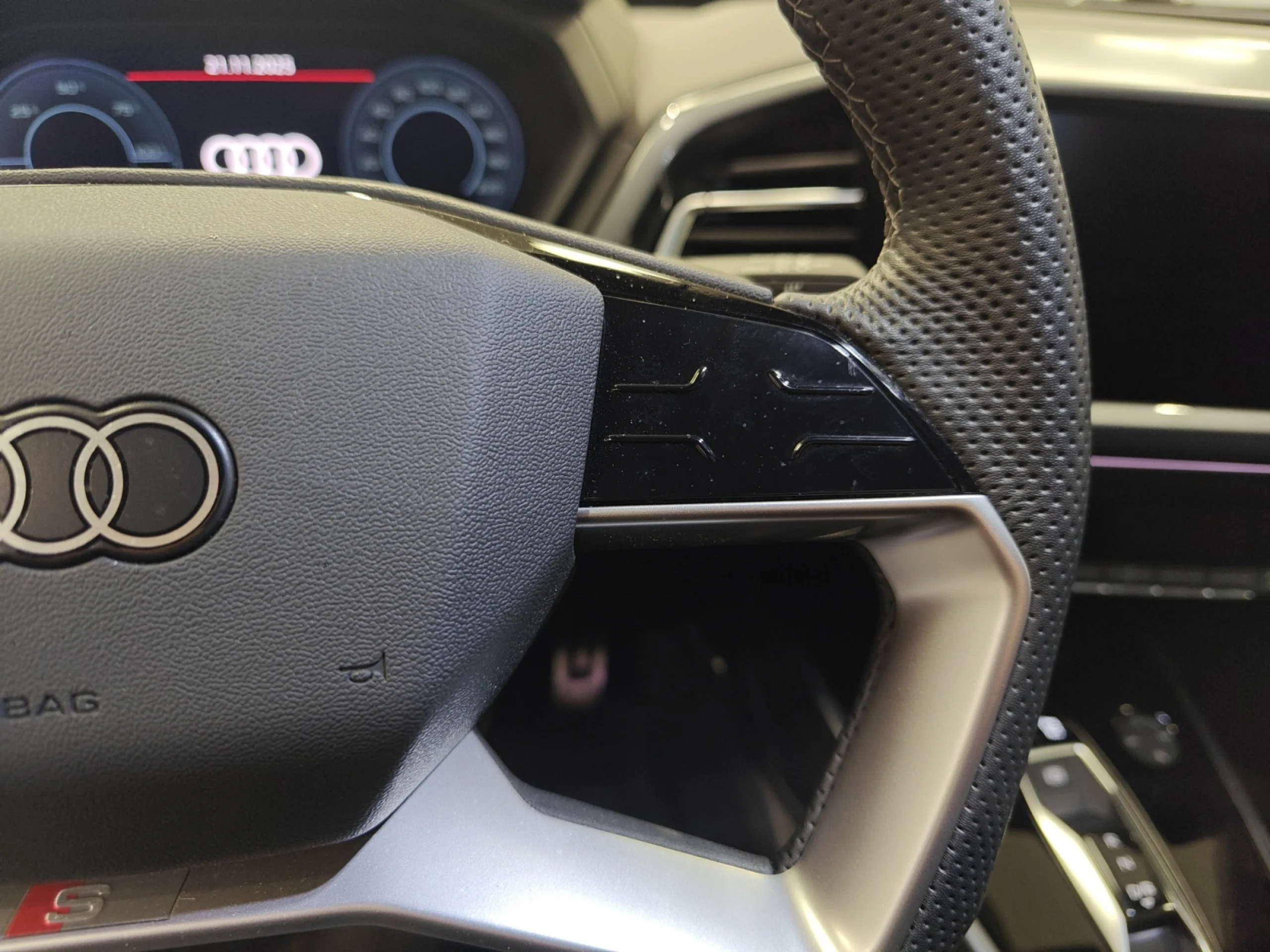 AUDI Q4 E TRON GENUINE EDITION 45 E TRON 210KW 82KWH - Foto 10