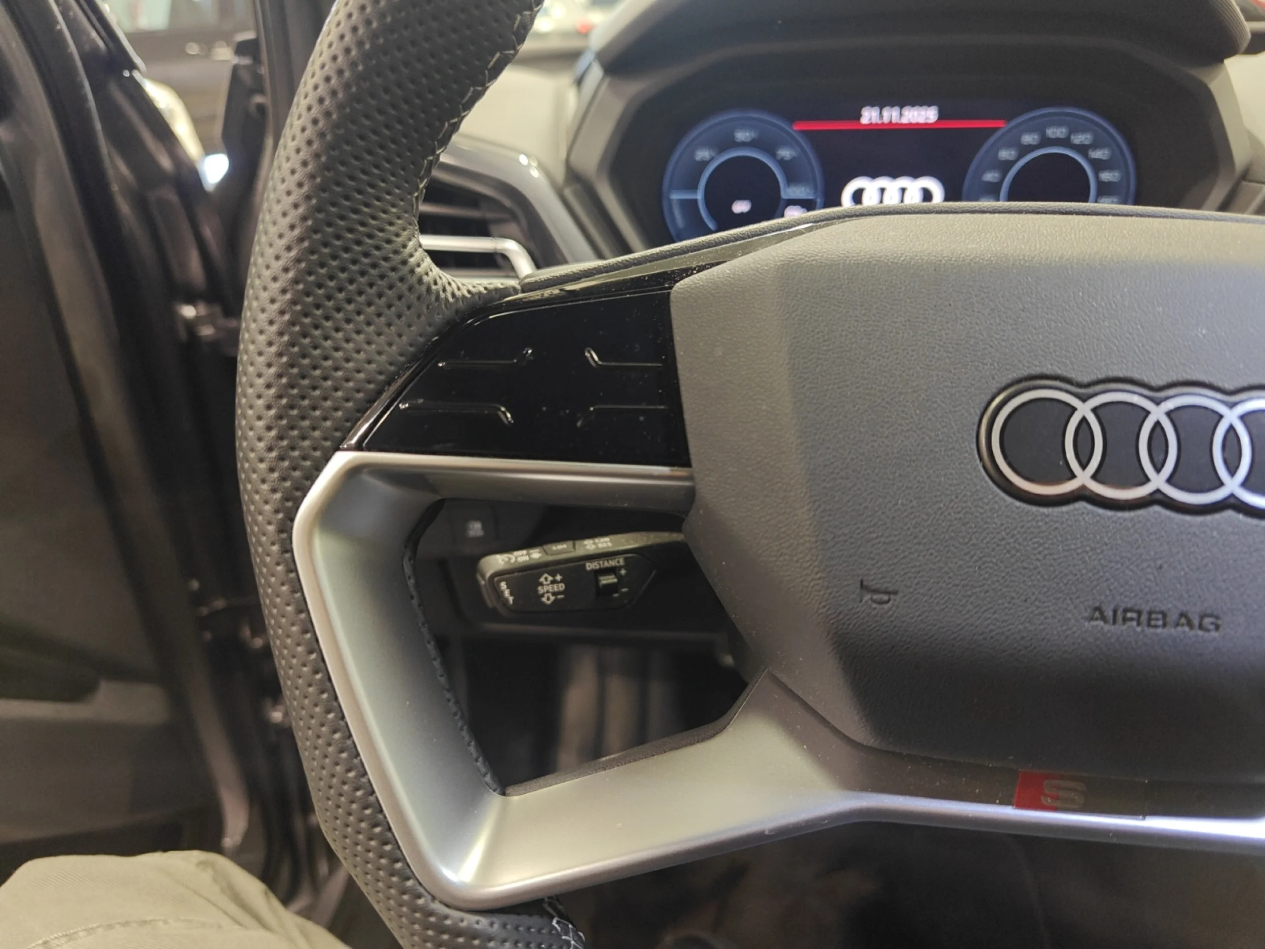 AUDI Q4 E TRON GENUINE EDITION 45 E TRON 210KW 82KWH - Foto 11