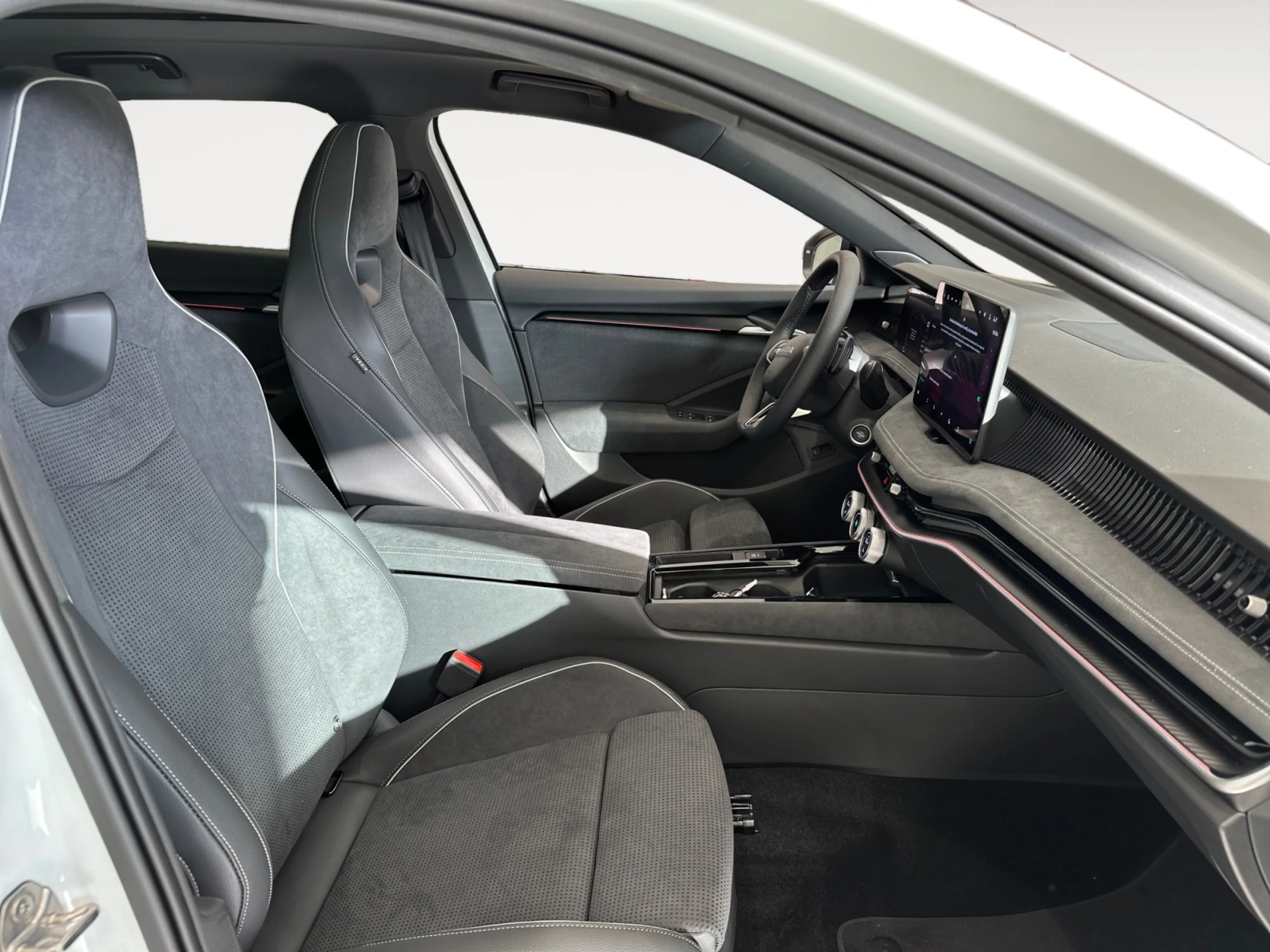 SKODA Superb COMBI 2.0 TDI 110KW DSG SPORTLINE - Foto 5