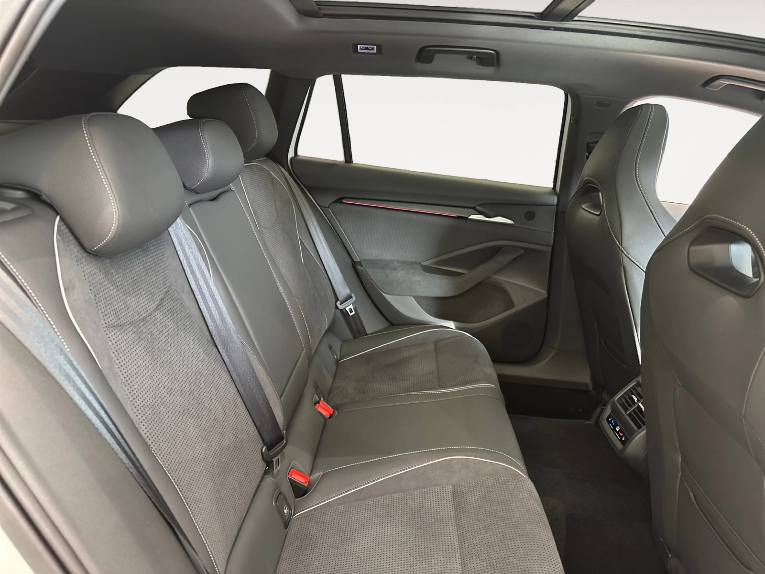 SKODA Superb COMBI 2.0 TDI 110KW DSG SPORTLINE - Foto 6