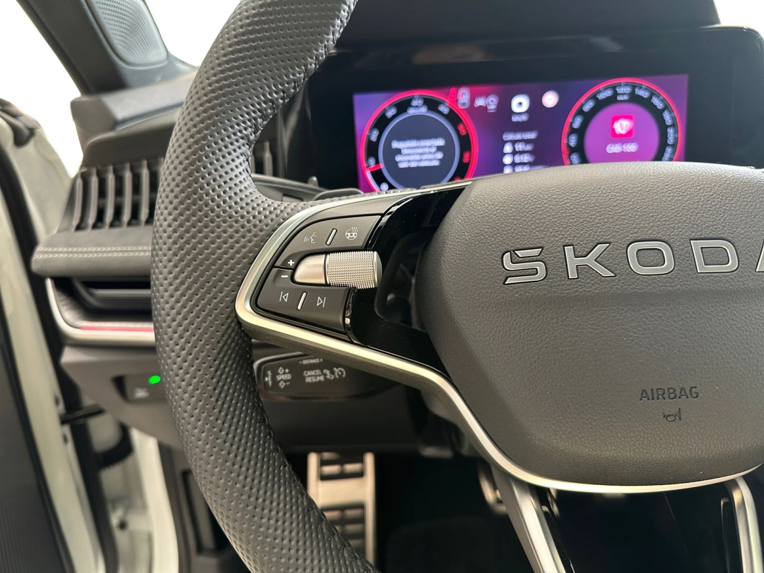 SKODA Superb COMBI 2.0 TDI 110KW DSG SPORTLINE - Foto 11