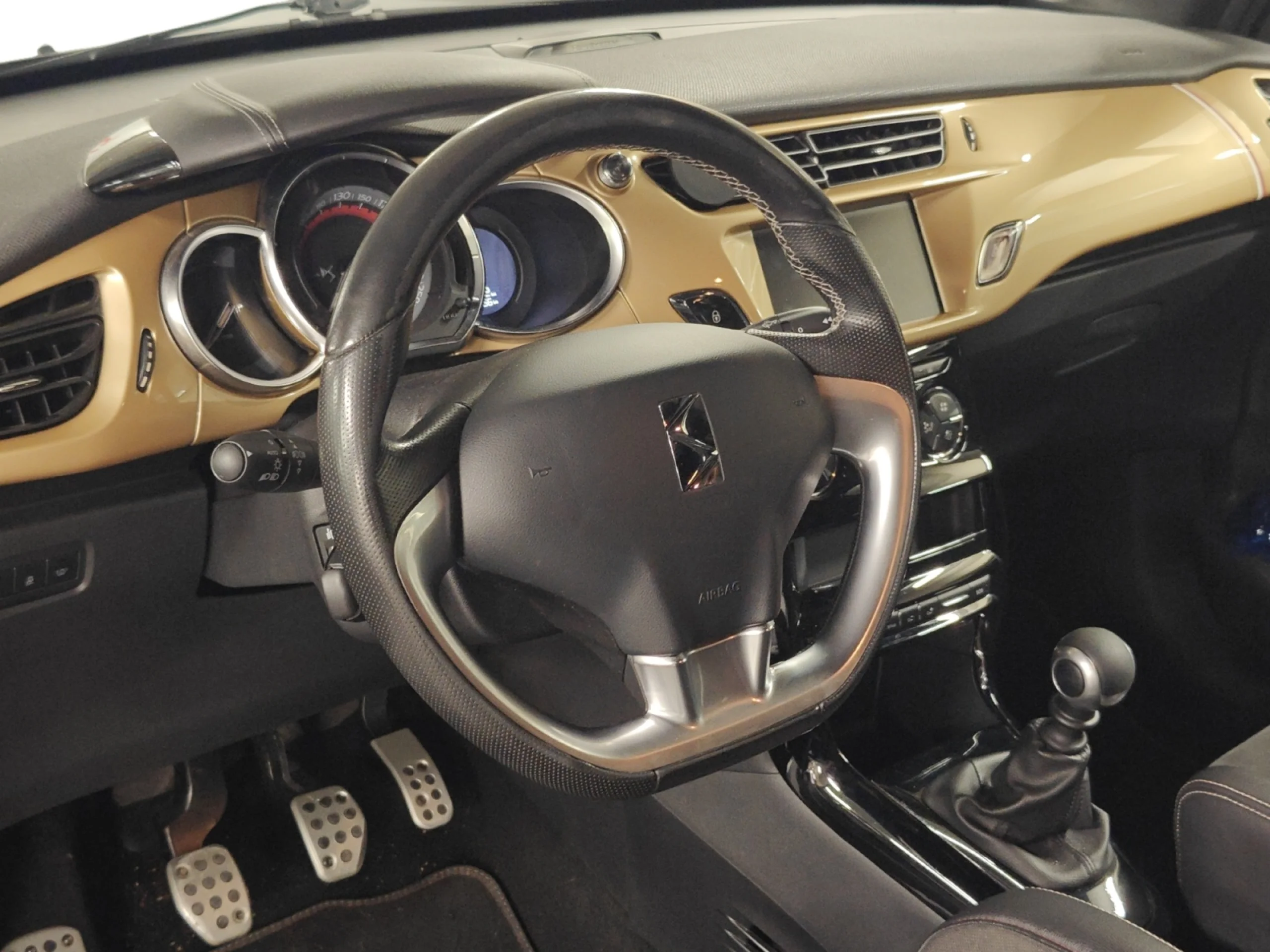 DS DS 3 PERFORMANCE BLACK SPECIAL - Foto 9