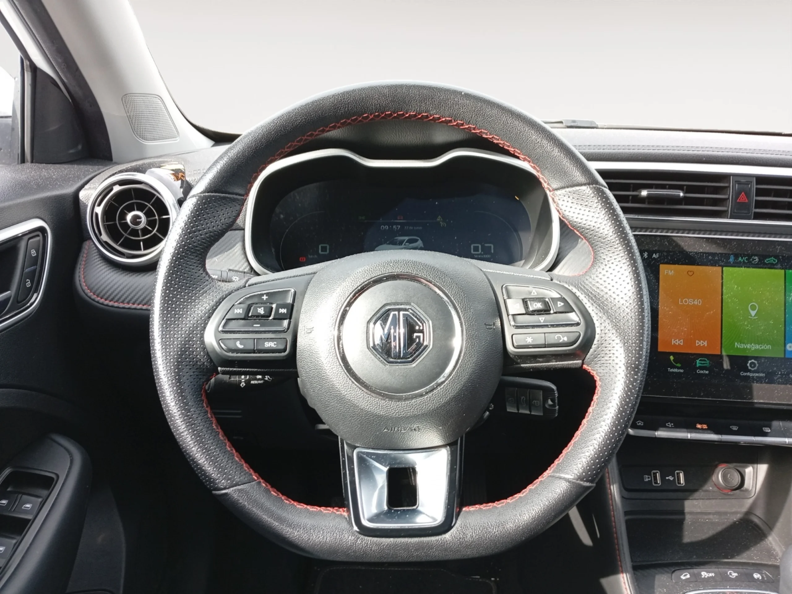 MG Zs 1.0T LUXURY - Foto 11