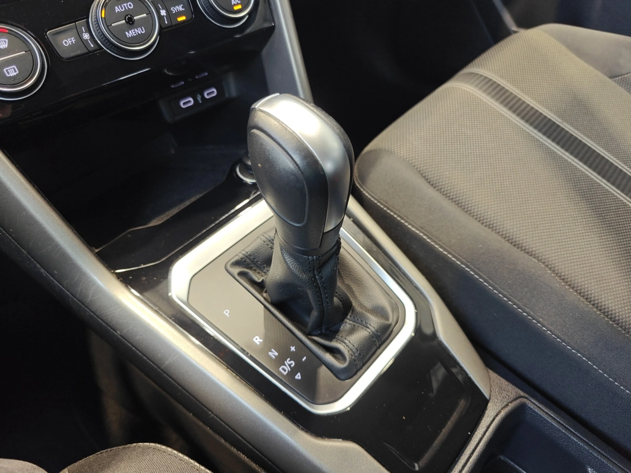 VOLKSWAGEN T ROC ADVANCE R LINE 1.5 TSI 110KW (150CV) DSG - Foto 17