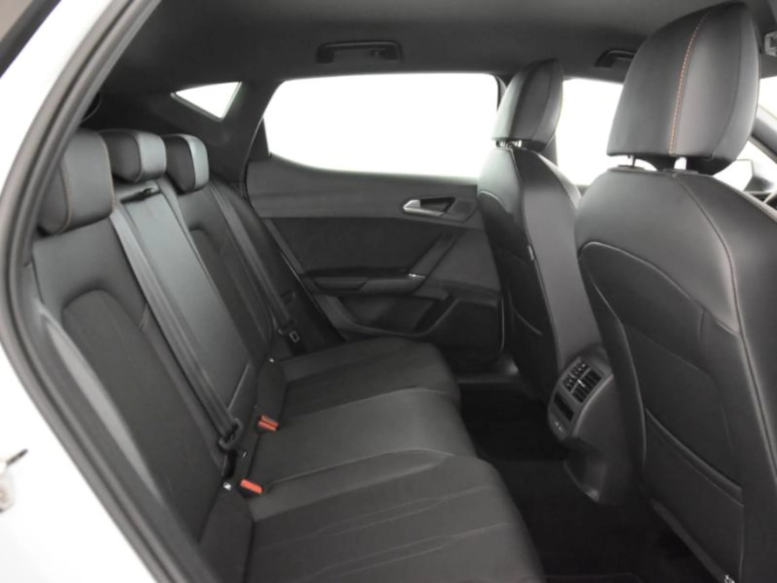 CUPRA LEON 1.5 TSI E HYBRID 150W (204CV) DSG - Foto 6