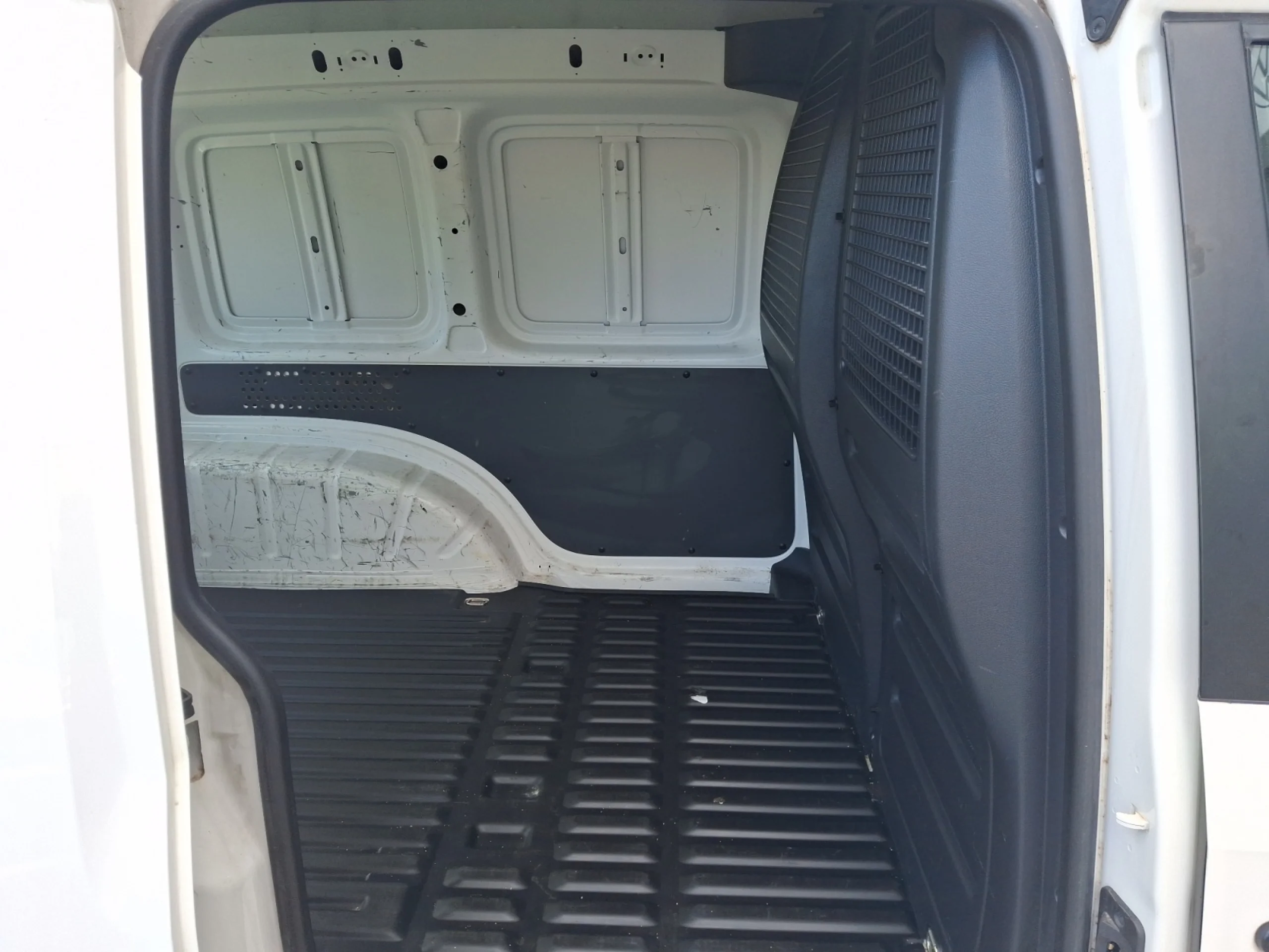 VOLKSWAGEN CADDY FURGON 2.0 TDI 102CV - Foto 6