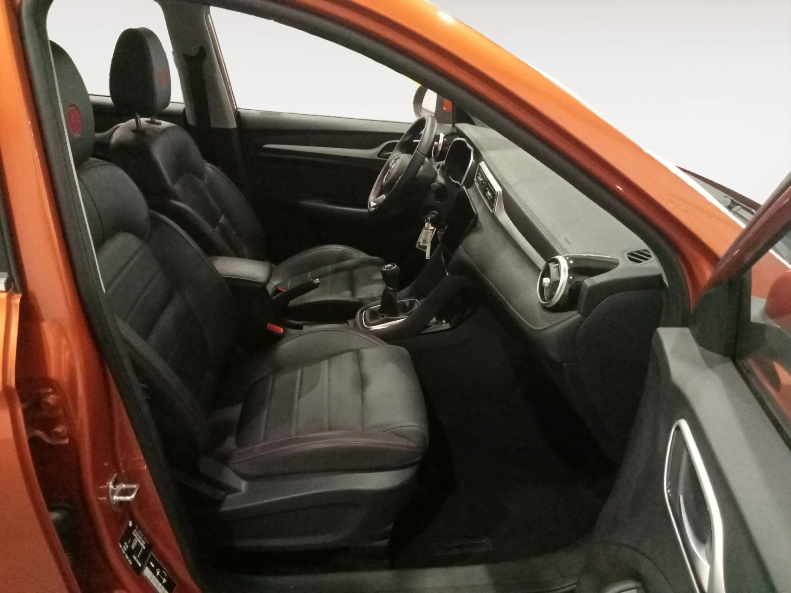 MG Zs 1.5 LUXURY - Foto 5