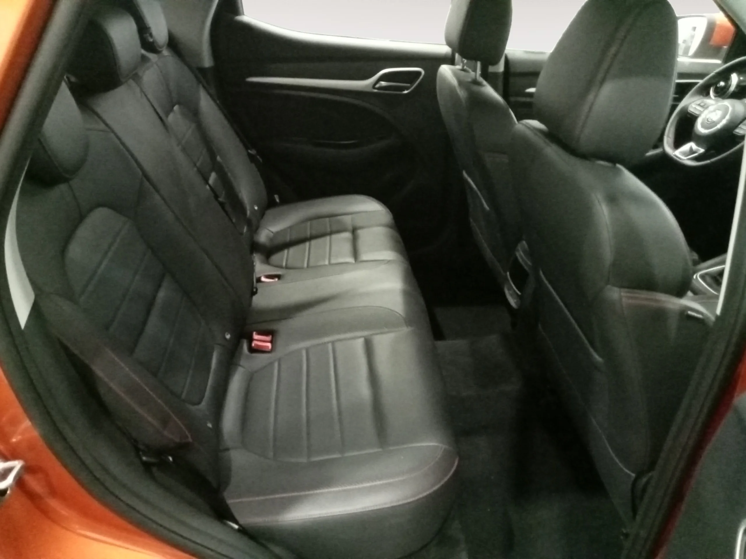 MG Zs 1.5 LUXURY - Foto 6