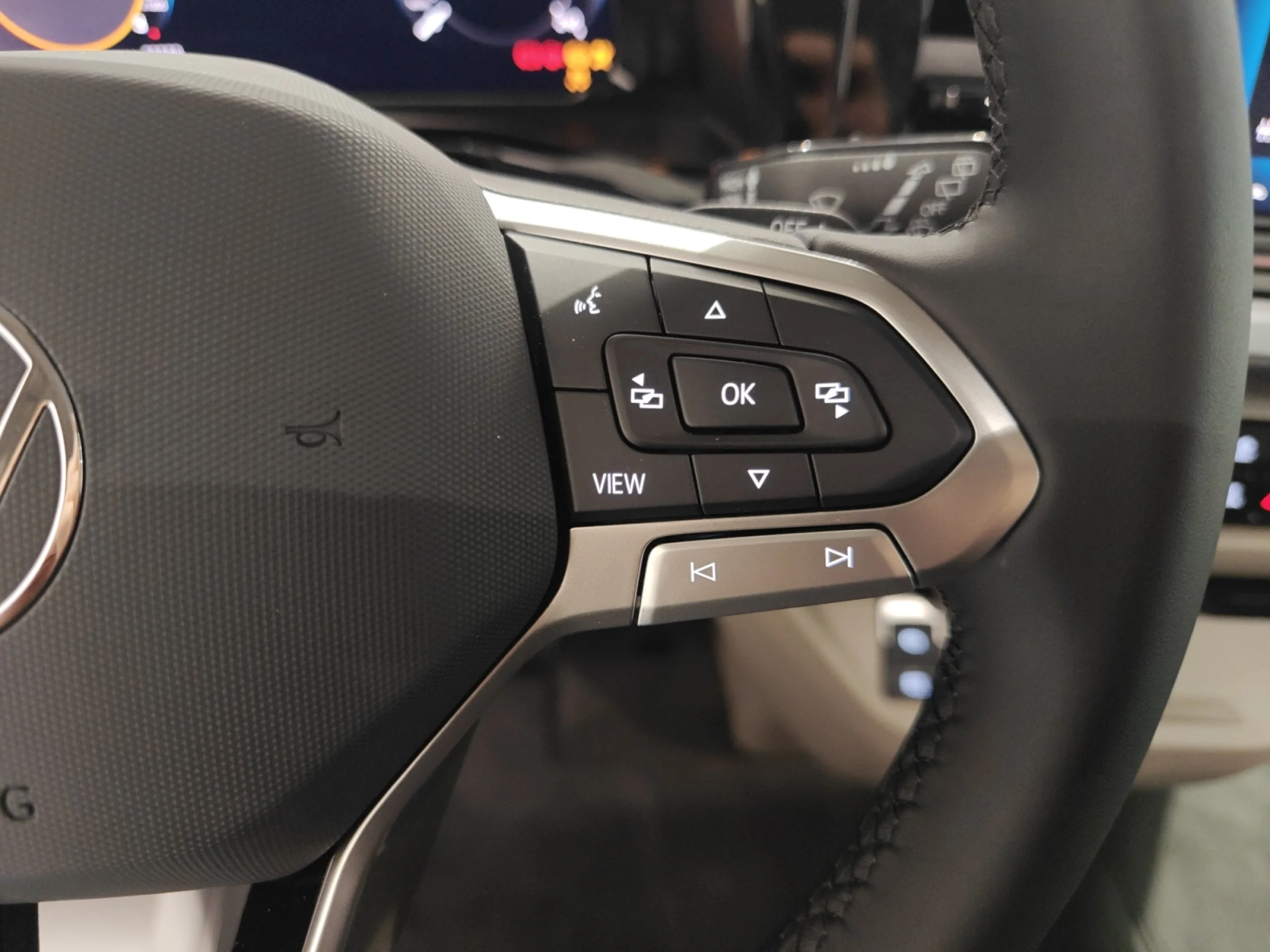 VOLKSWAGEN Multivan LIFE 1.5 EHYBRID 130 KW DSG 4M B.CORTA - Foto 10