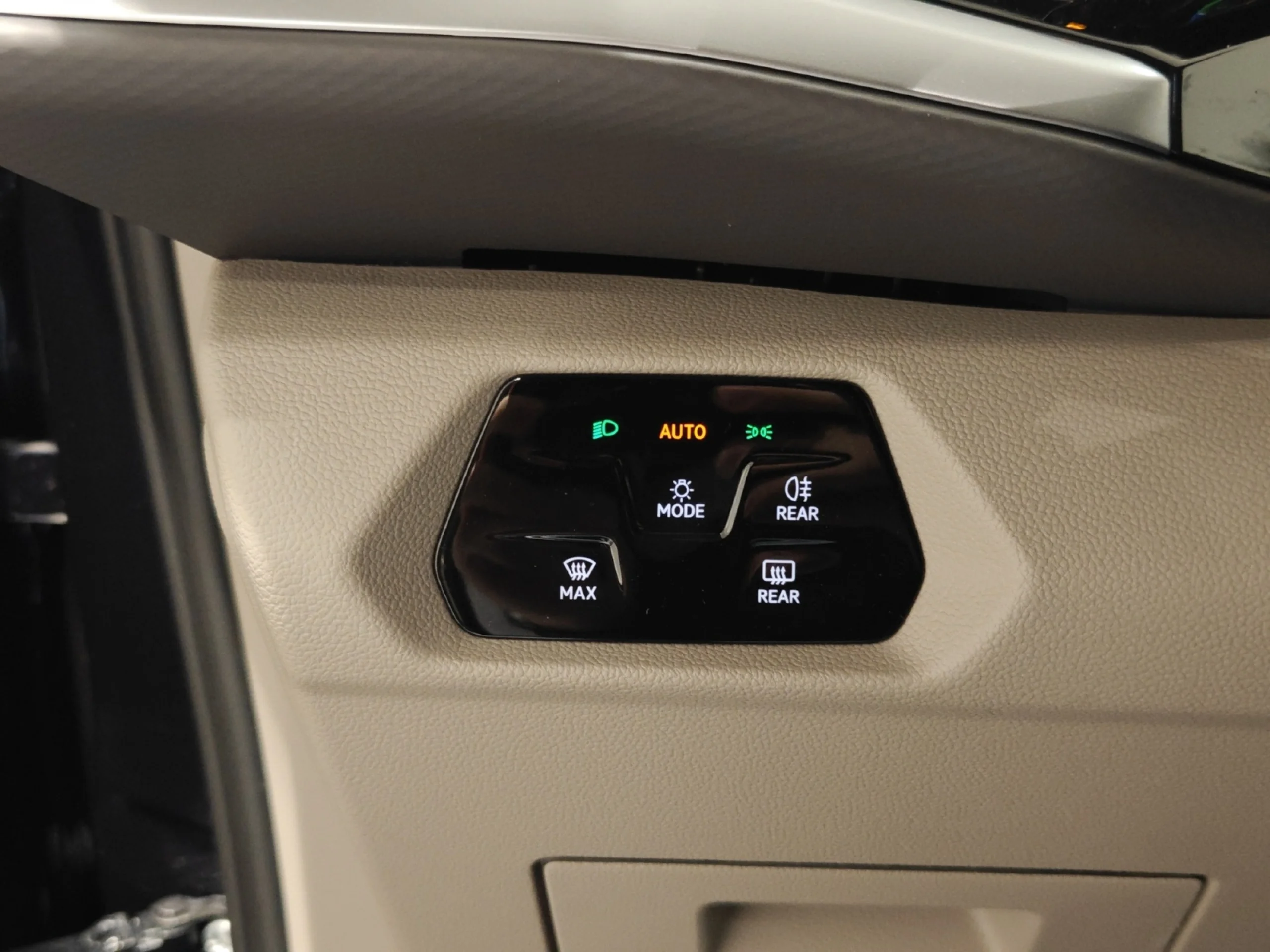 VOLKSWAGEN Multivan LIFE 1.5 EHYBRID 130 KW DSG 4M B.CORTA - Foto 12