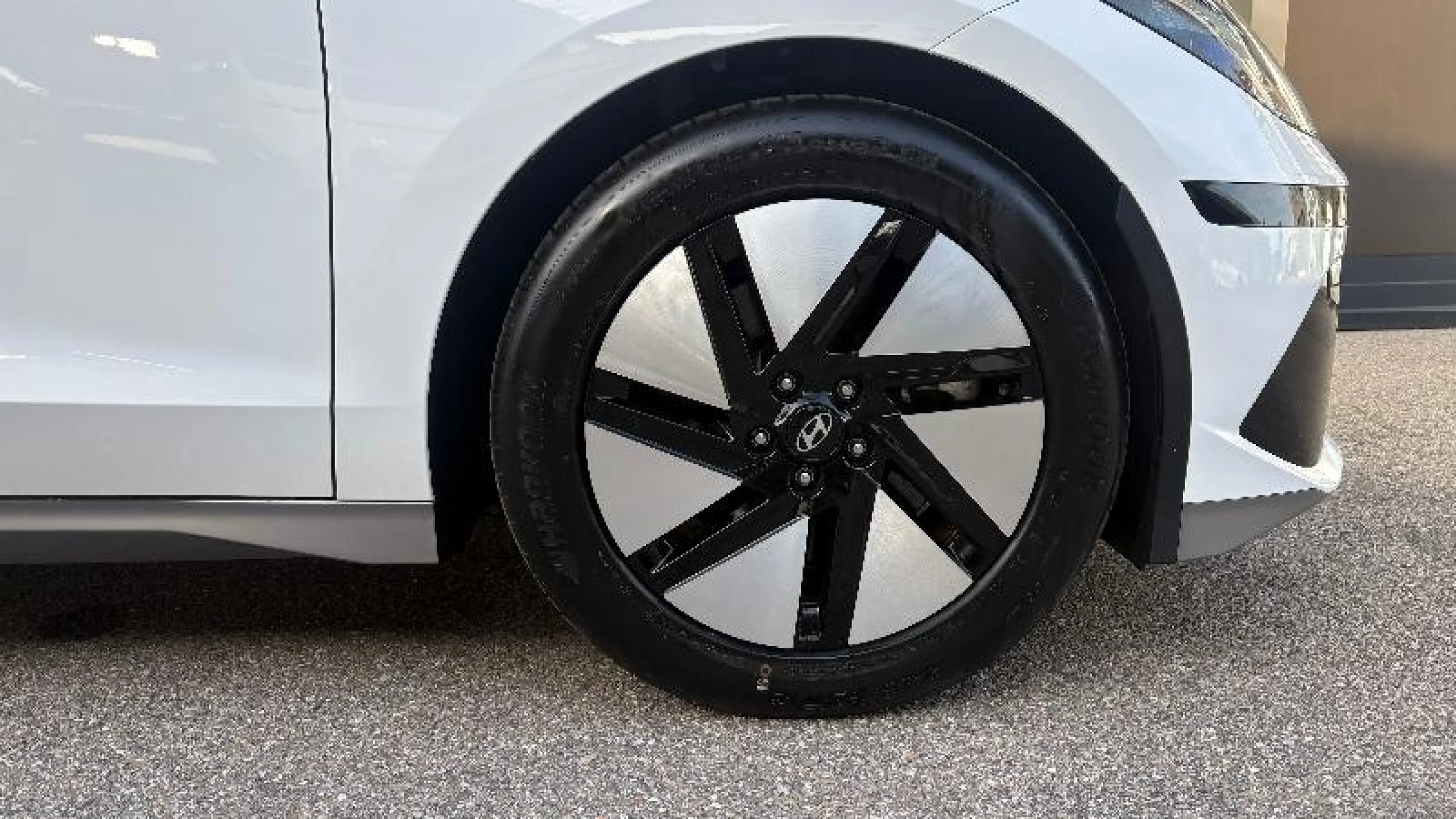 HYUNDAI Ioniq 6 77KWH 168KW STAR RWD - Foto 4