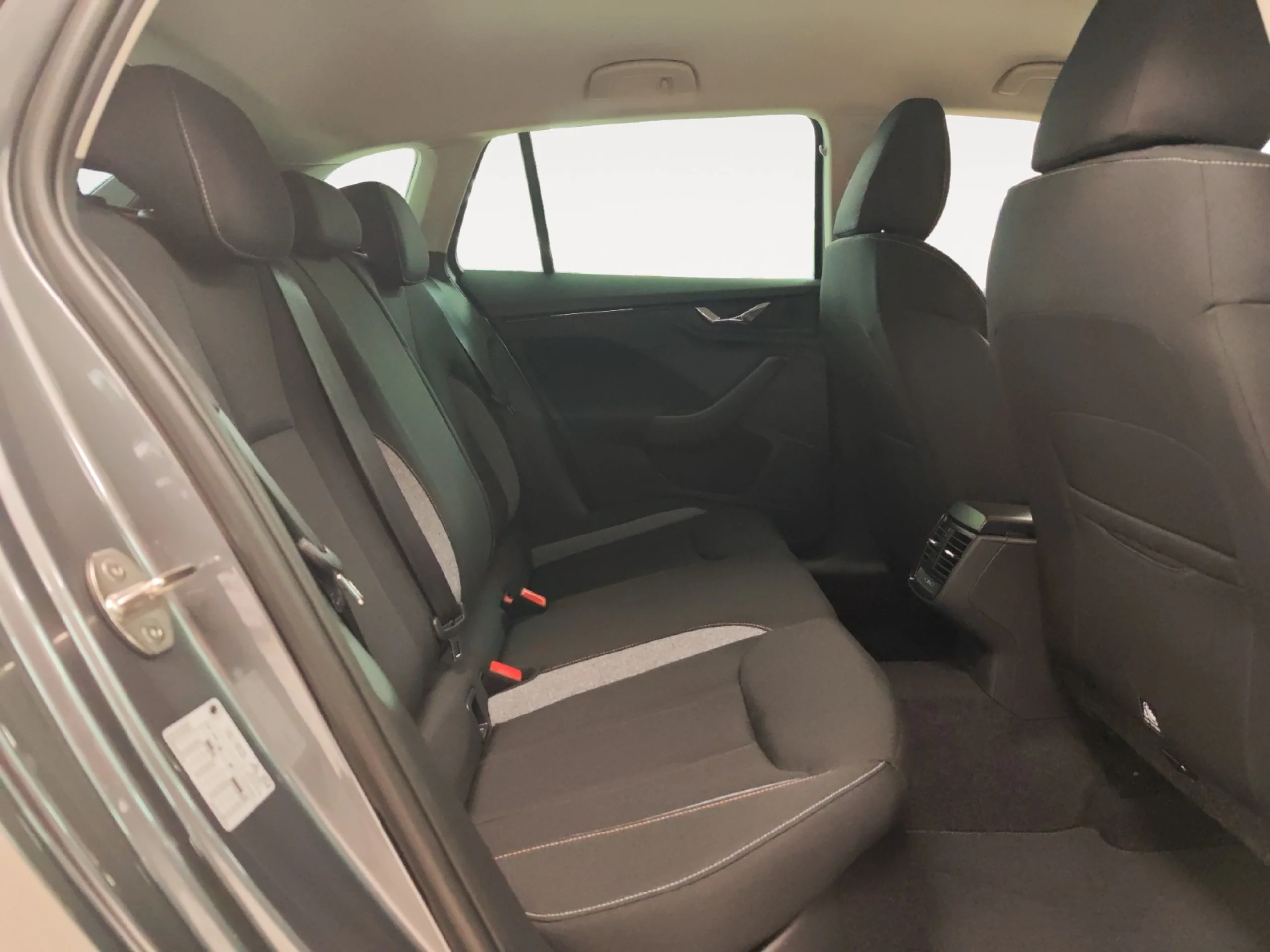 SKODA SCALA 1.0 TSI 85KW (115 CV) DSG SELECTION - Foto 6