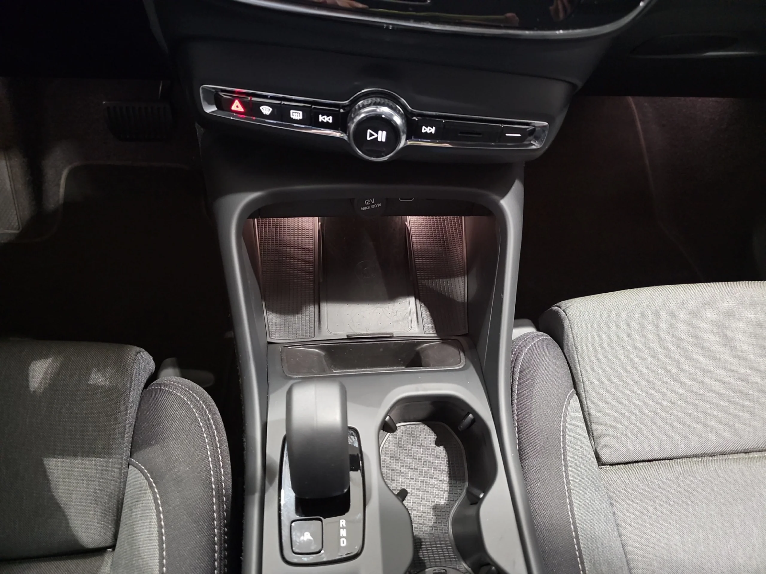 VOLVO XC40 2.0 B3 G CORE AUTO - Foto 11