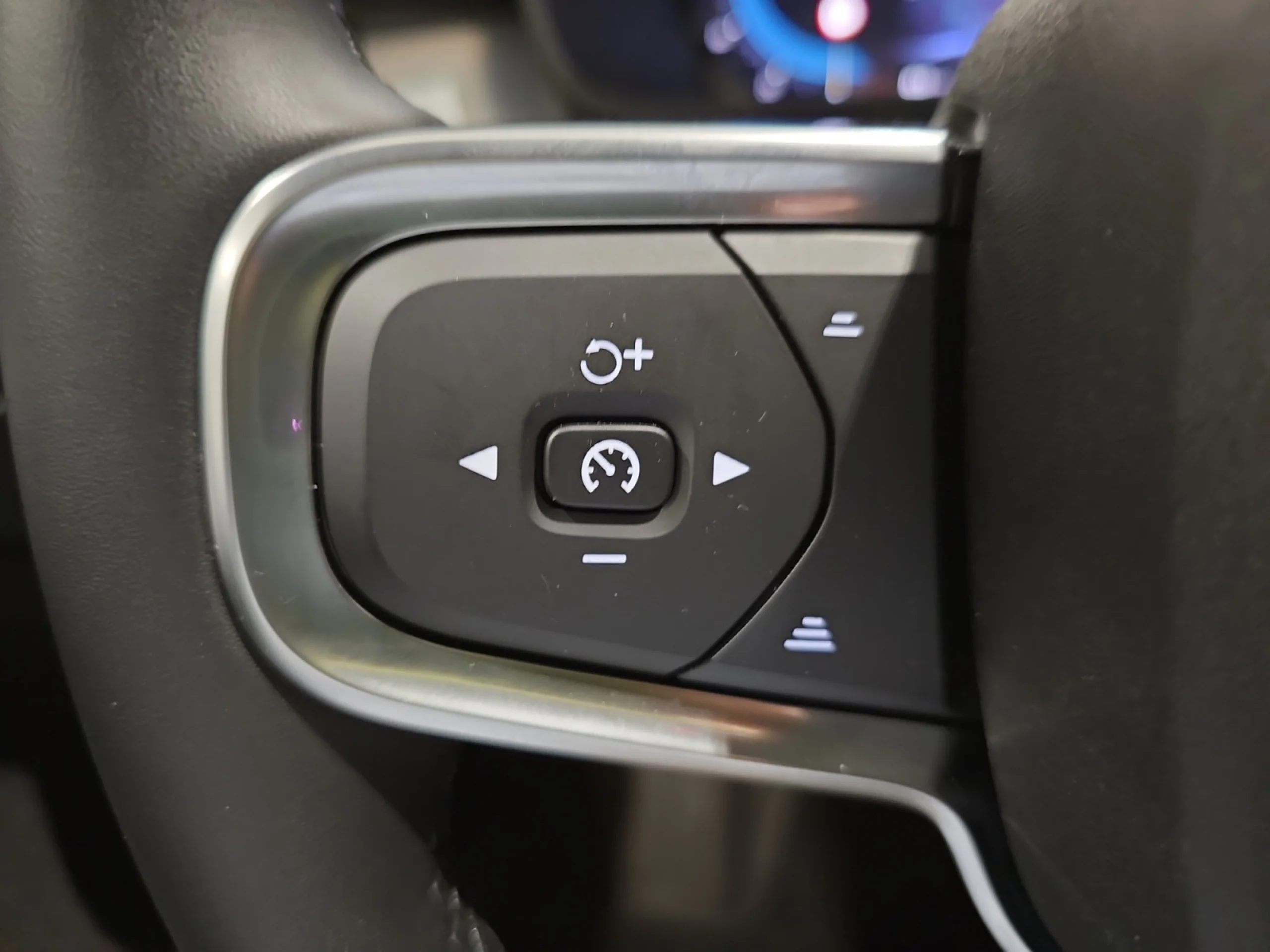 VOLVO XC40 2.0 B3 G CORE AUTO - Foto 12