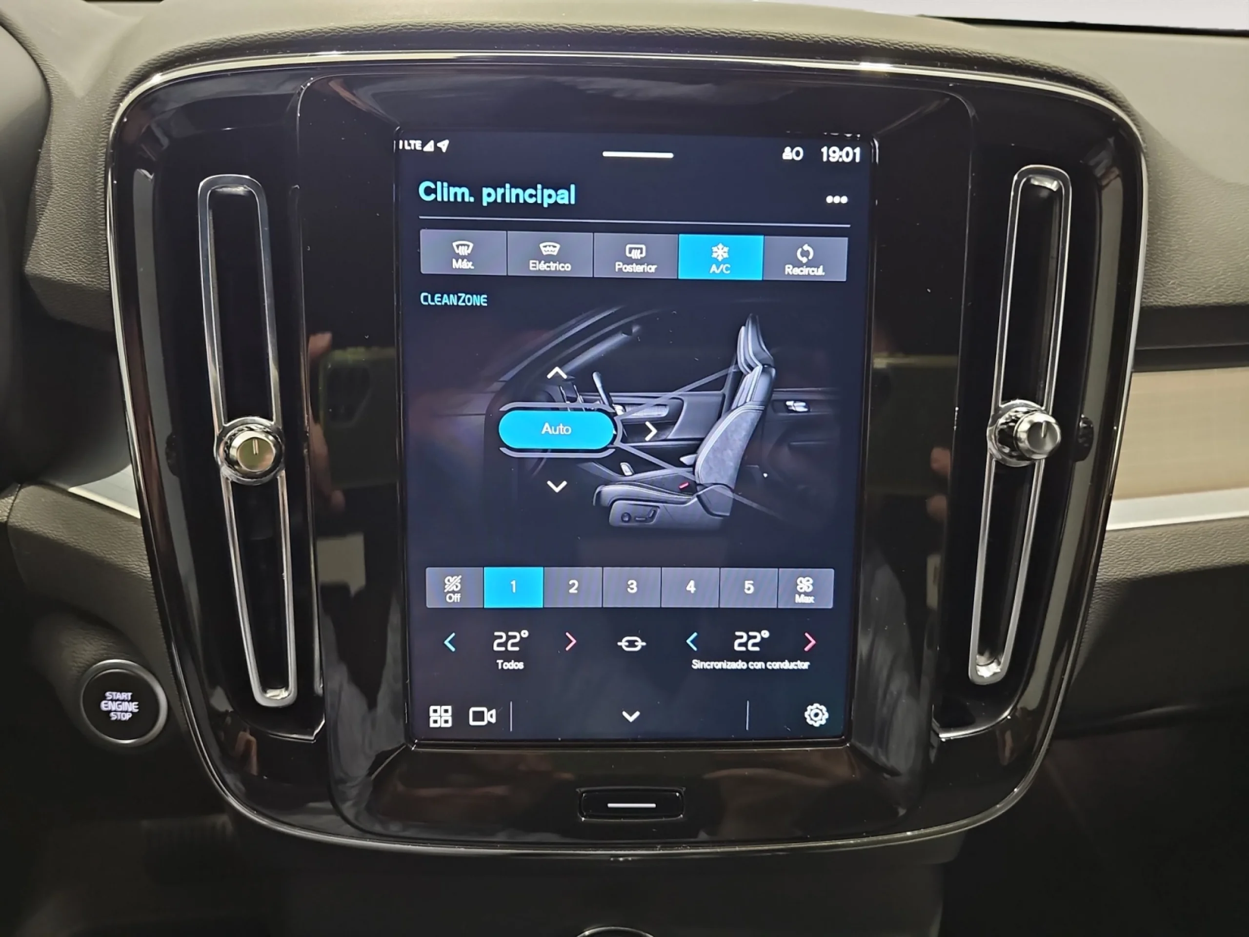 VOLVO XC40 2.0 B3 G CORE AUTO - Foto 14