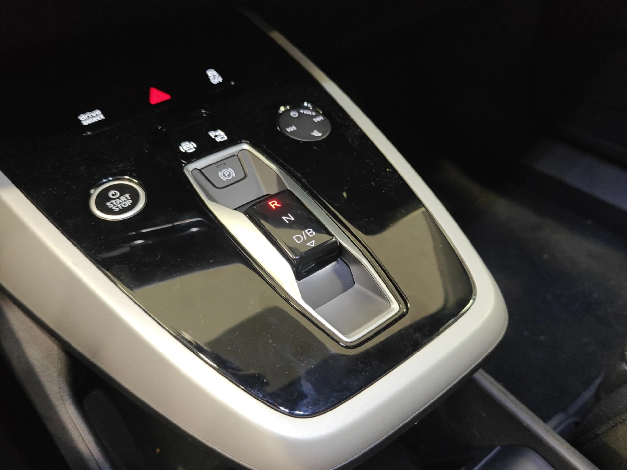 AUDI Q4 SPORTBACK E TRON GENUINE EDITION 45 E TRON 210KW 82KWH - Foto 17