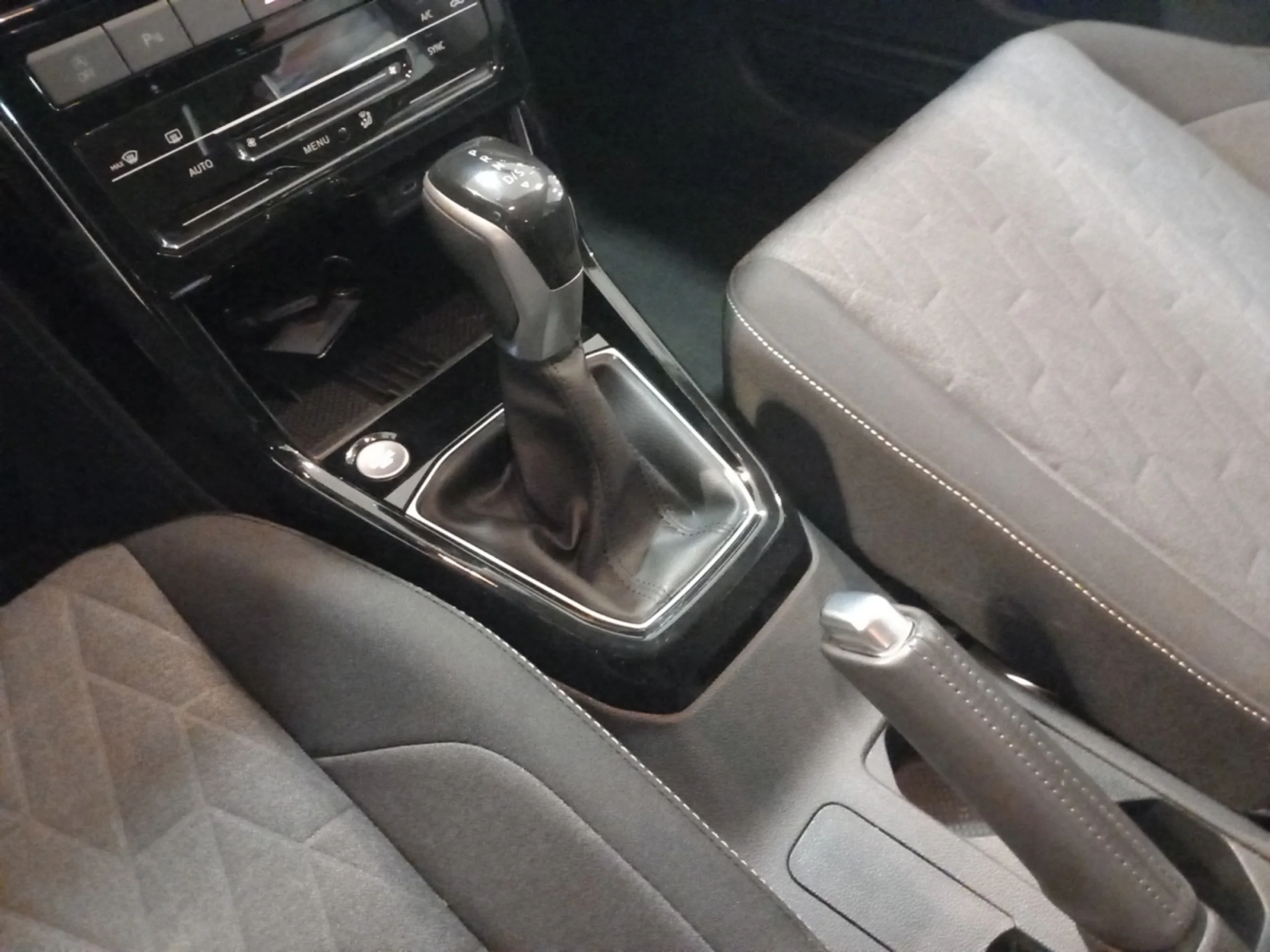 VOLKSWAGEN T CROSS LIFE 1.0 TSI 85KW (115CV) DSG - Foto 14