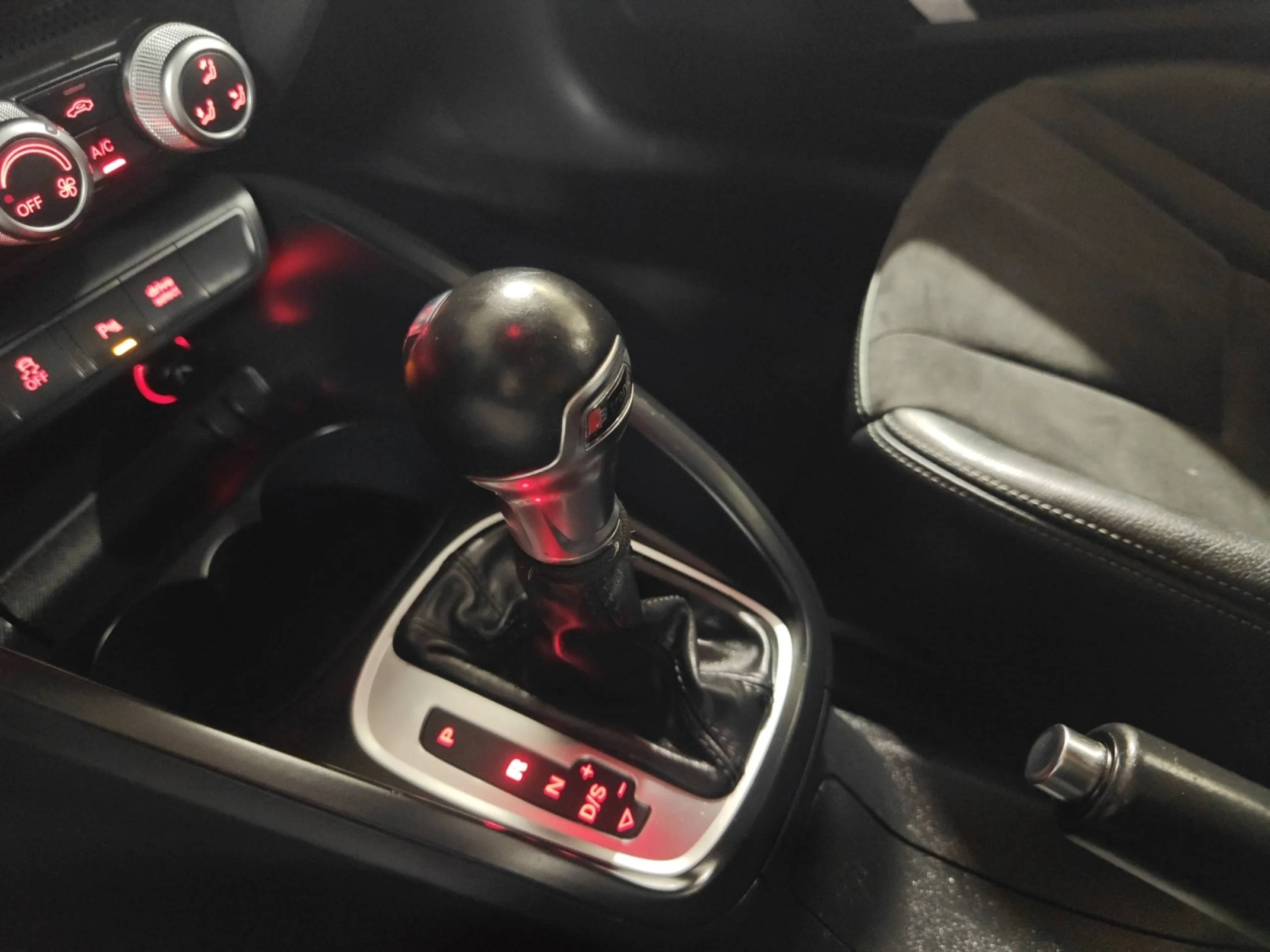 AUDI A1 SPORTBACK 1.6 TDI 116CV ADRENALIN - Foto 17