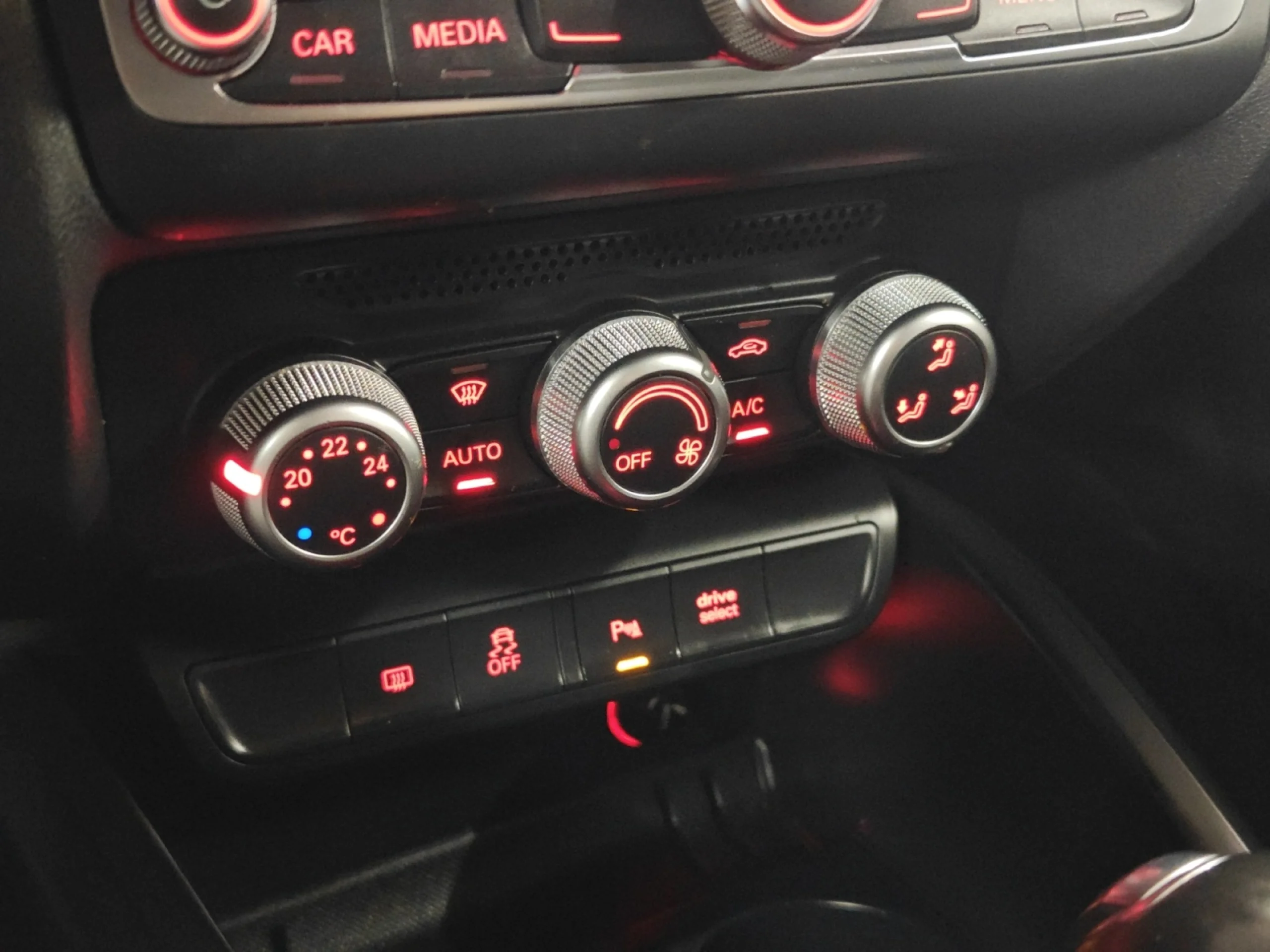 AUDI A1 SPORTBACK 1.6 TDI 116CV ADRENALIN - Foto 20