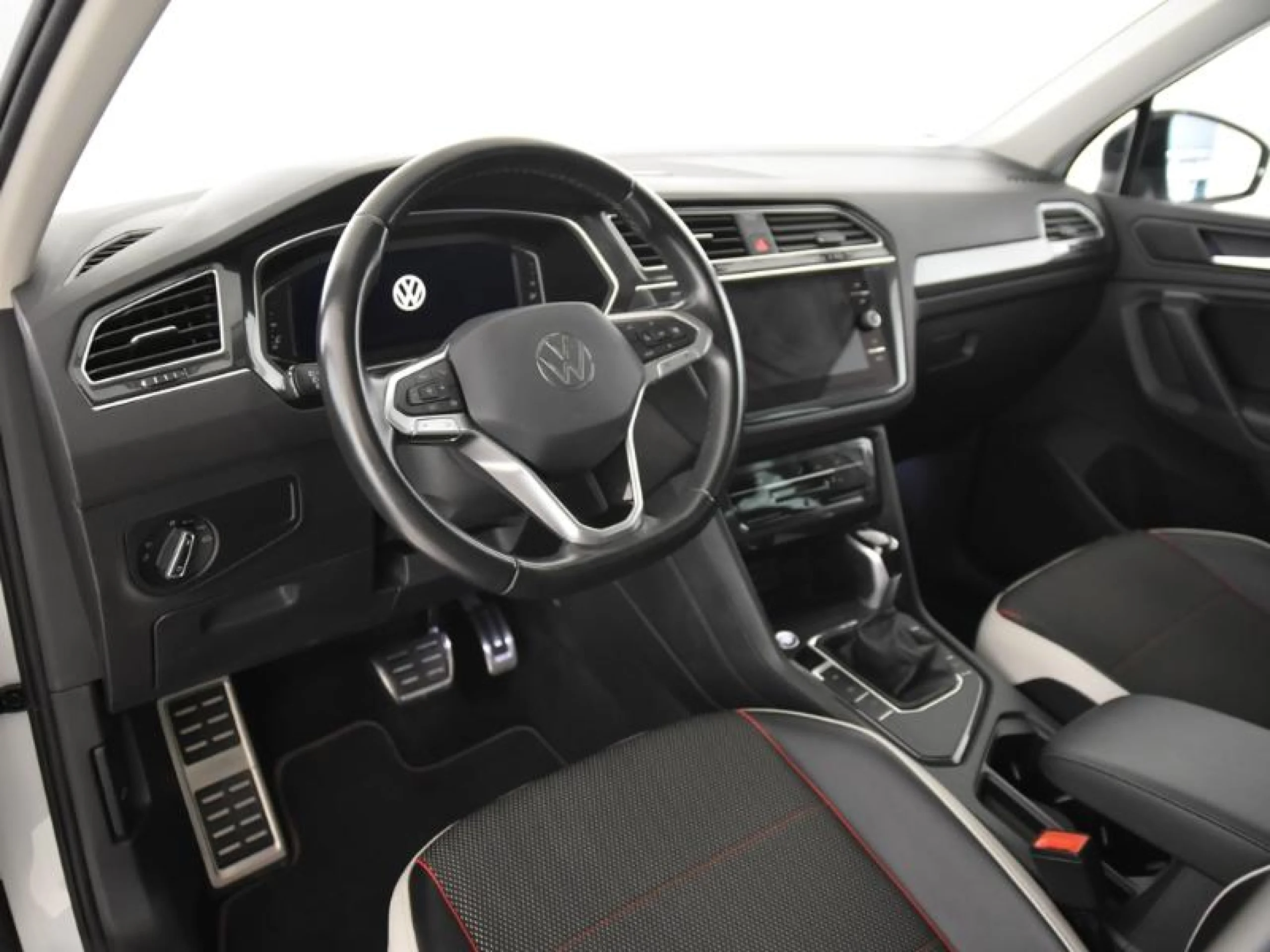 VOLKSWAGEN TIGUAN URBAN SPORT 2.0 TDI 110KW (150CV) - Foto 9