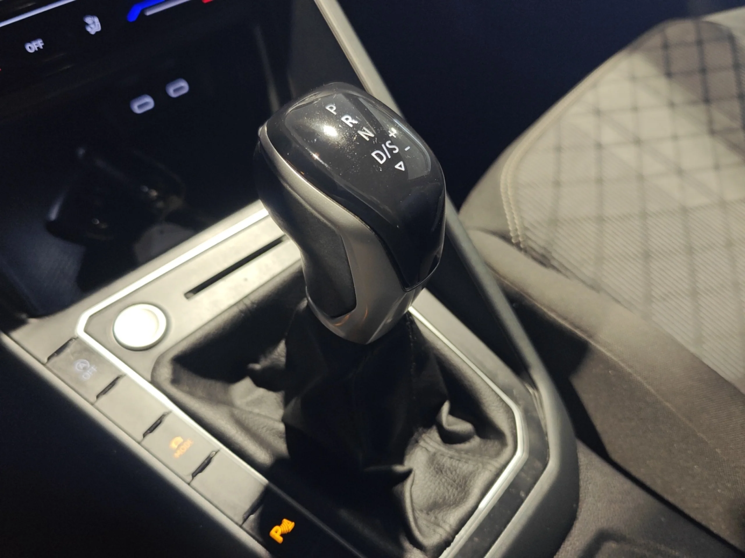 VOLKSWAGEN TAIGO R LINE 1.0 TSI 81KW (110CV) DSG - Foto 17