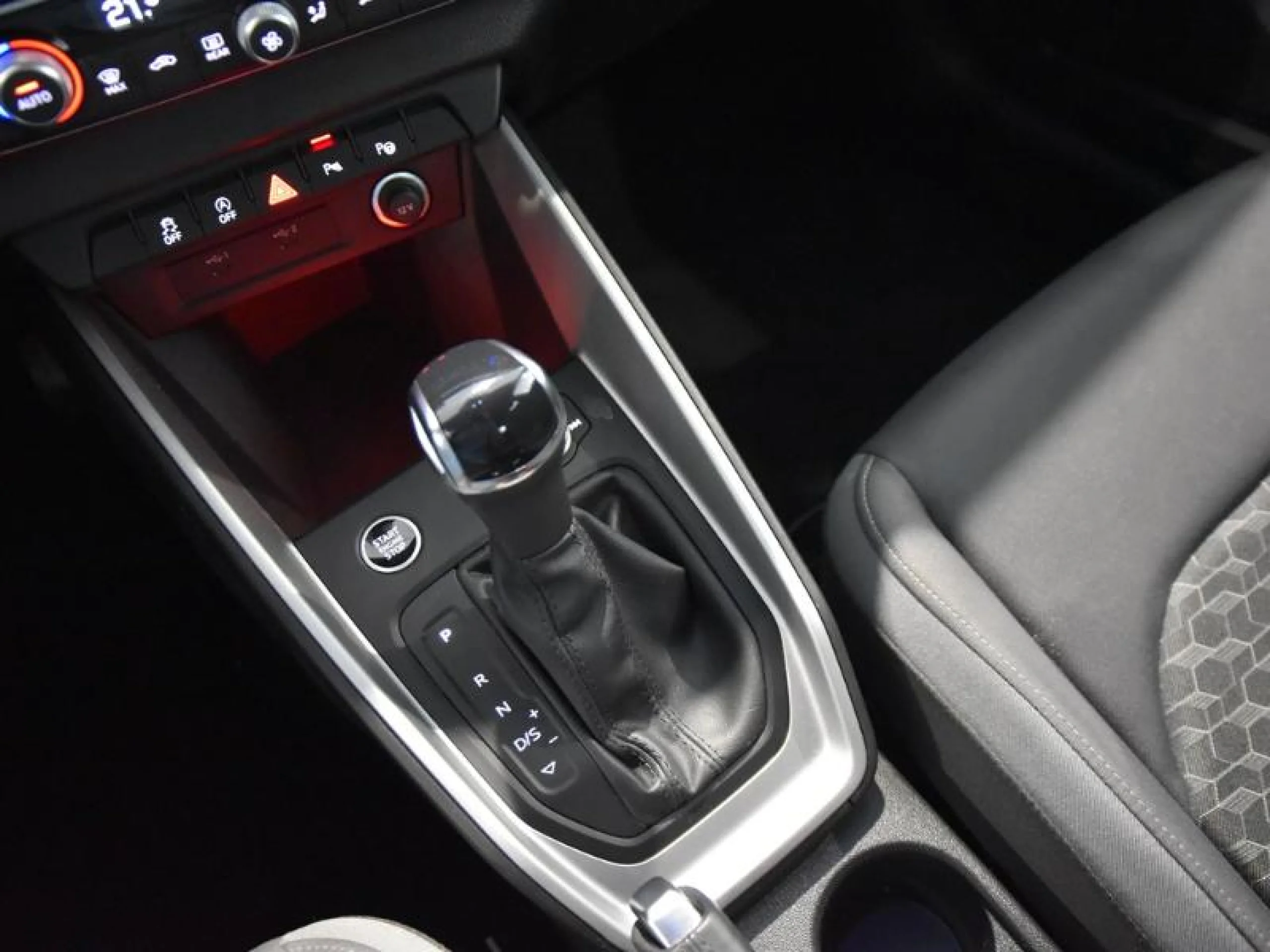 AUDI A1 SPORTBACK ADRENALIN 30 TFSI 85KW S TRON - Foto 9