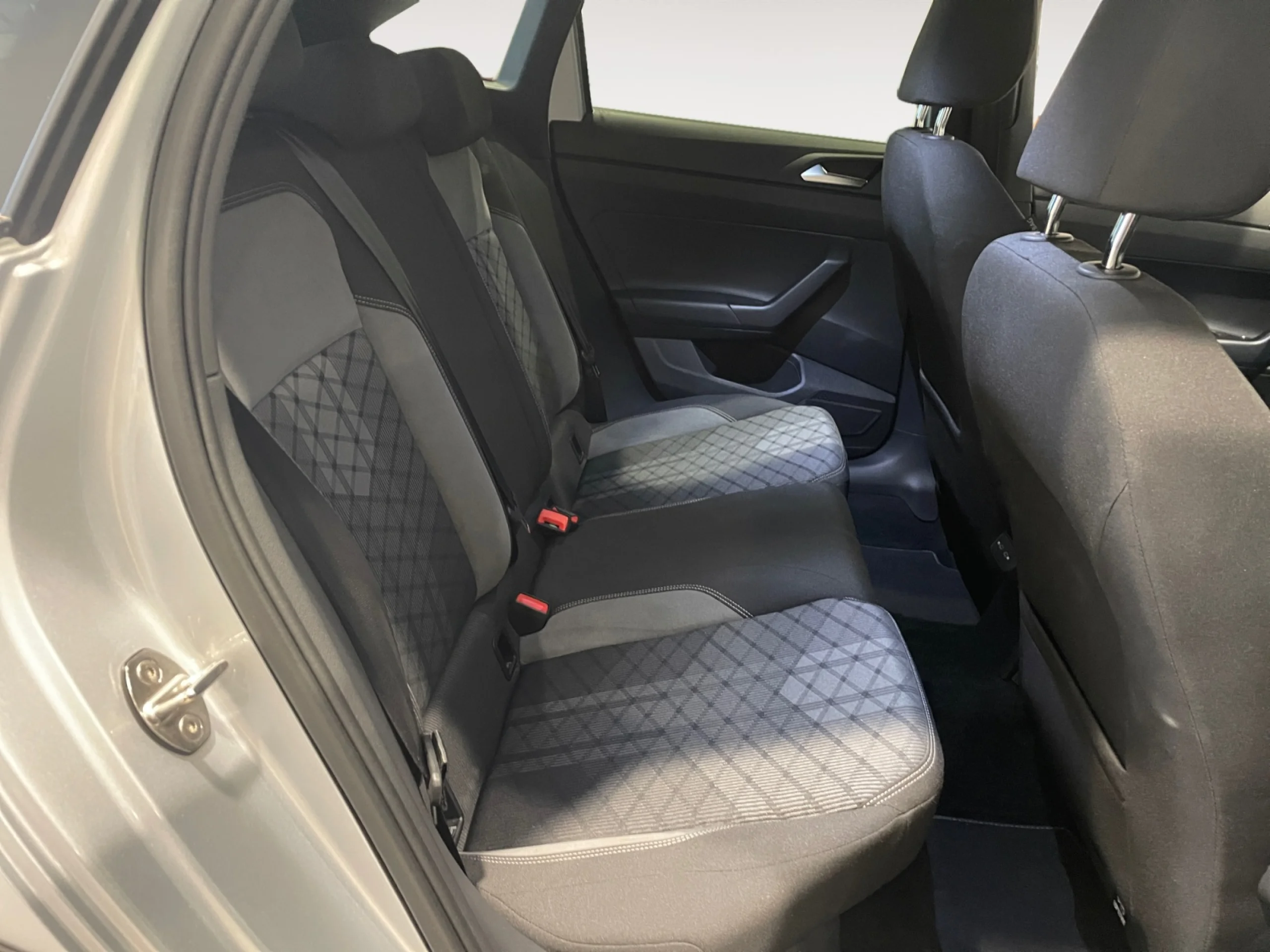 VOLKSWAGEN TAIGO R LINE 1.0 TSI 85KW (115CV) - Foto 6