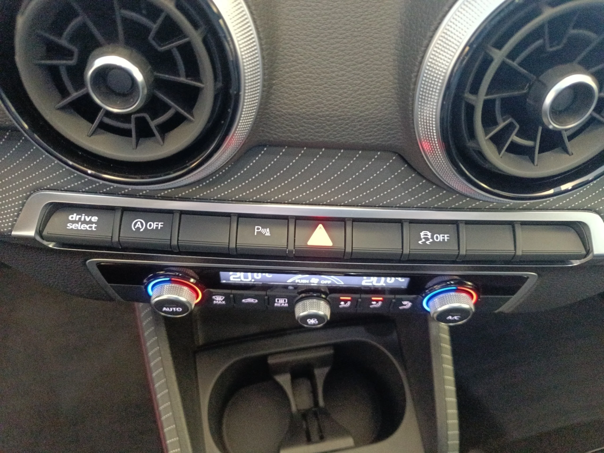 AUDI Q2 ADRENALIN EDITION 35 TDI 110KW S TRONIC - Foto 13