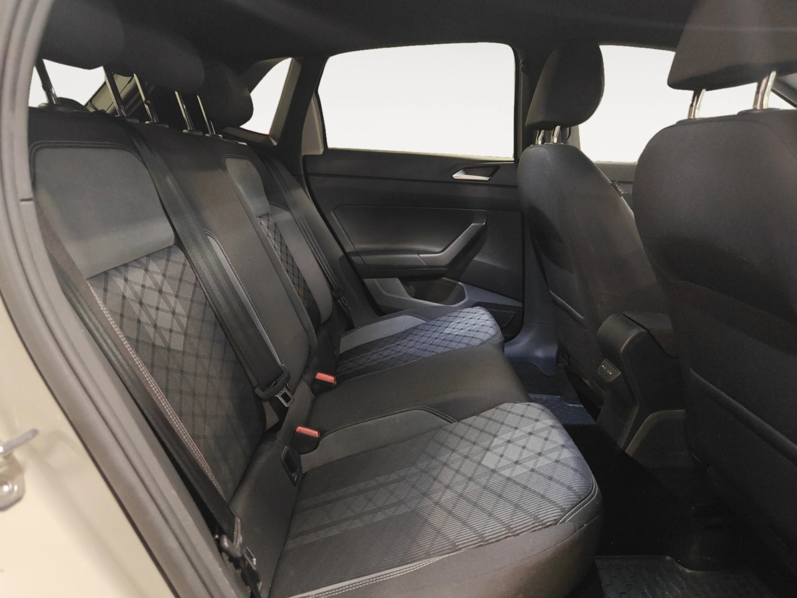 VOLKSWAGEN POLO R LINE 1.0 TSI 70KW (95CV) - Foto 6