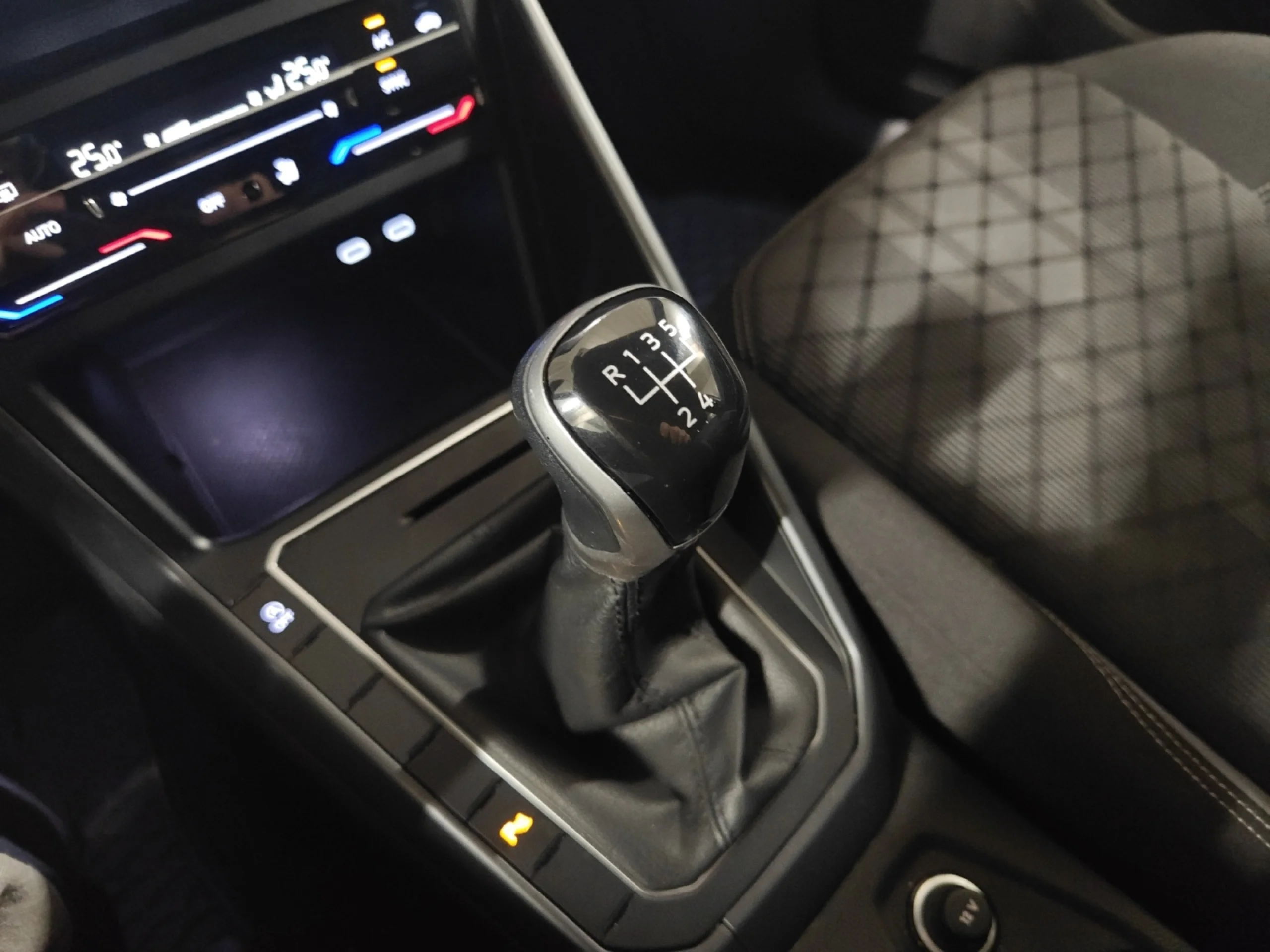 VOLKSWAGEN POLO R LINE 1.0 TSI 70KW (95CV) - Foto 17