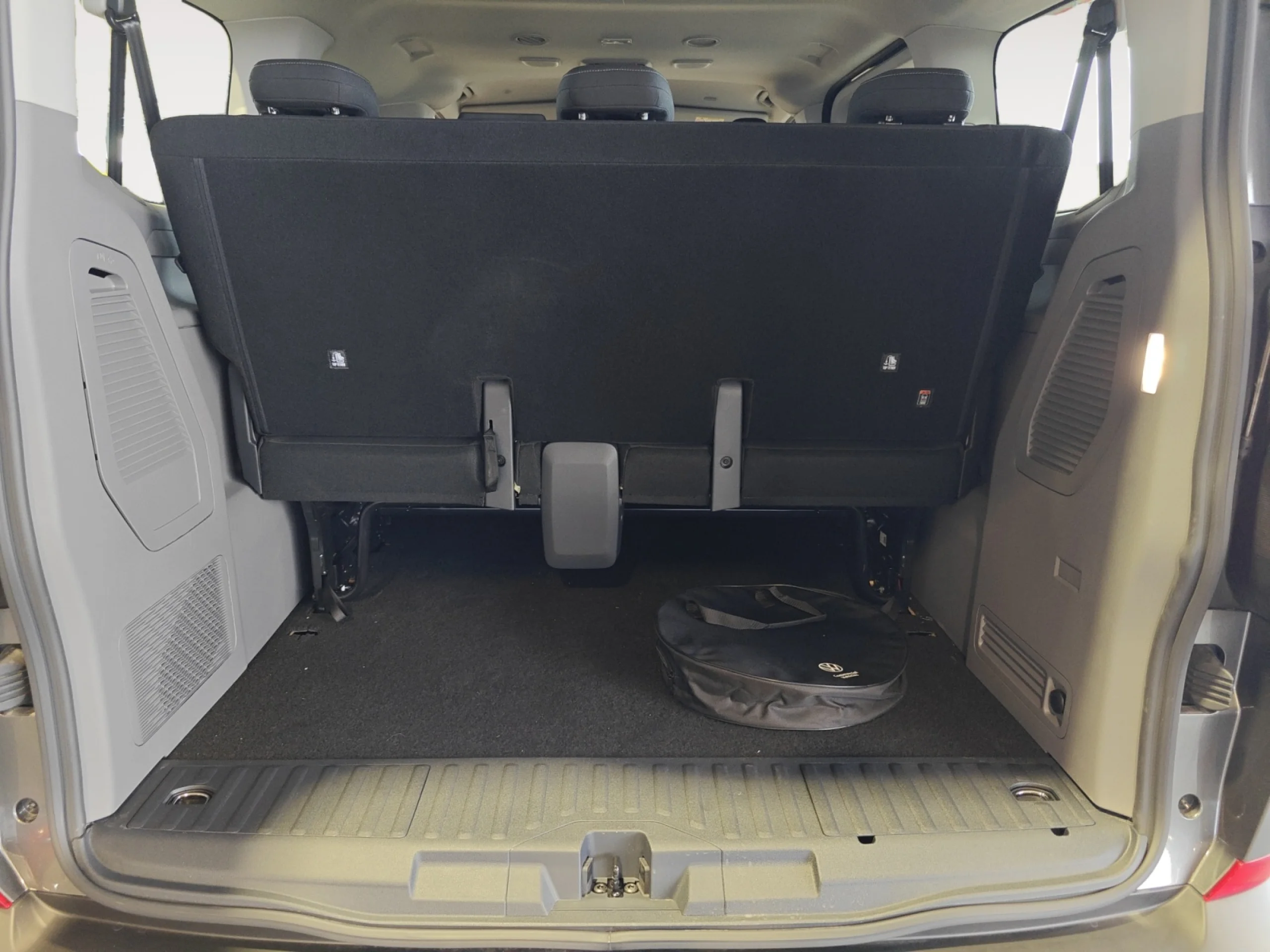 VOLKSWAGEN CARAVELLE PREMIUM CORTA 2.5 EHYBRID 171KW AUT. - Foto 7