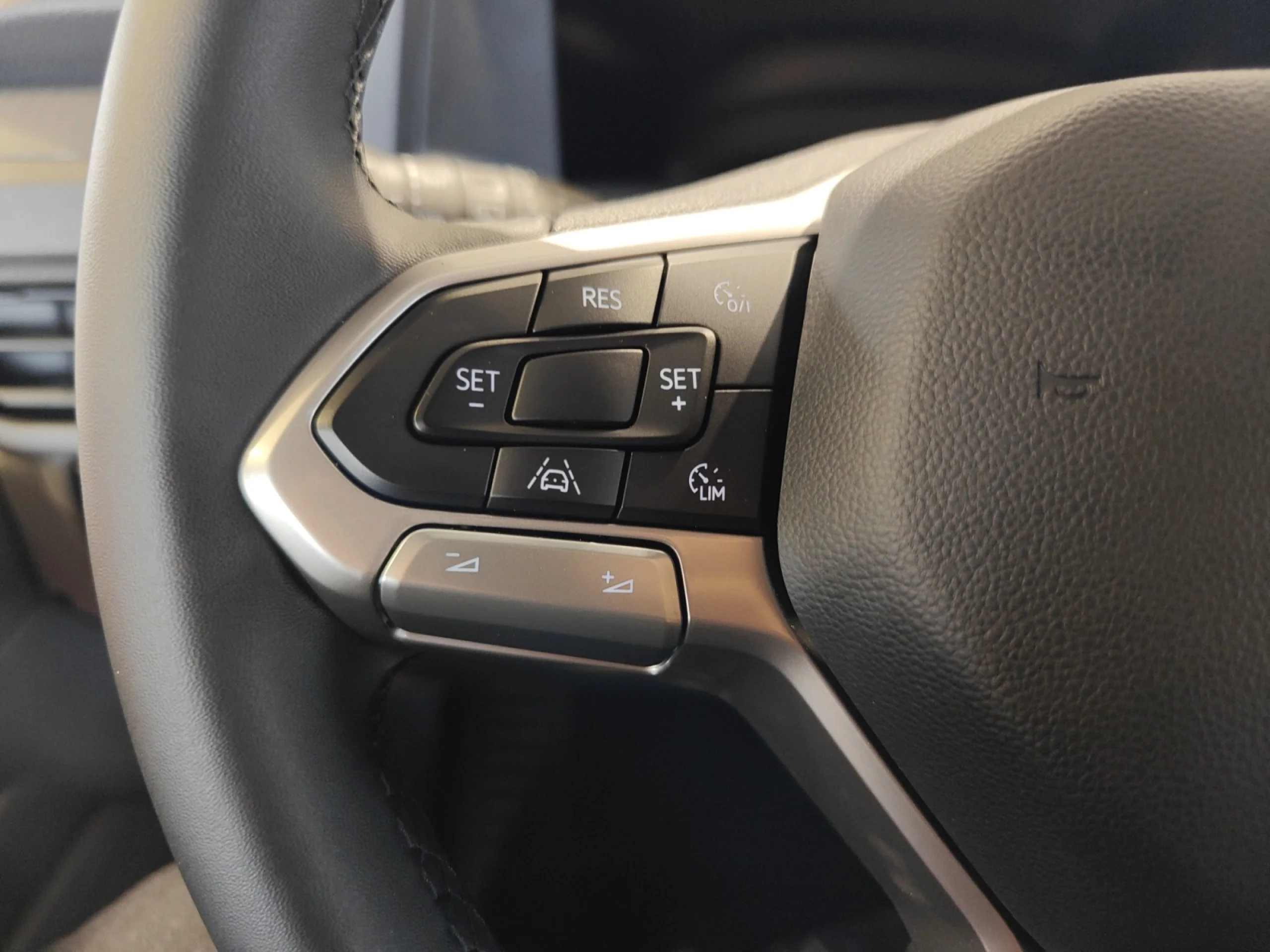 VOLKSWAGEN CARAVELLE PREMIUM CORTA 2.5 EHYBRID 171KW AUT. - Foto 11