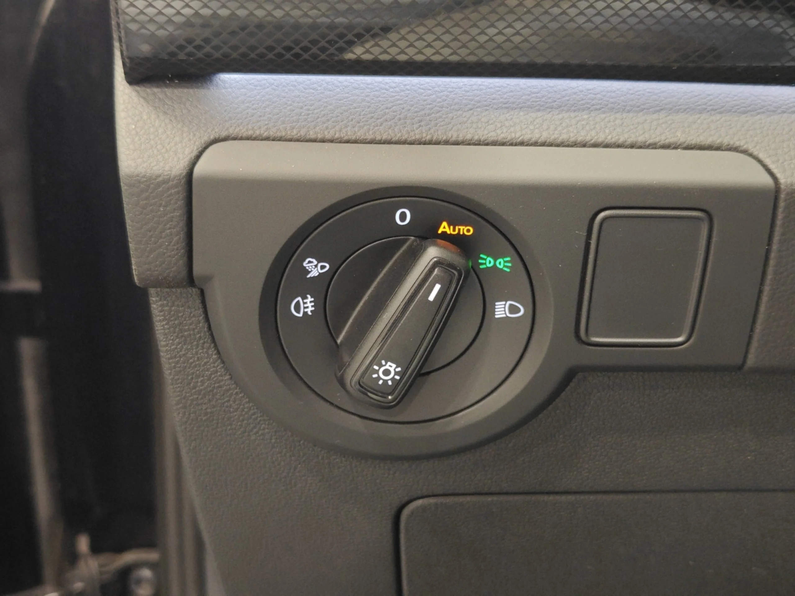 VOLKSWAGEN T CROSS R LINE 1.0 TSI 85KW (115CV) - Foto 12