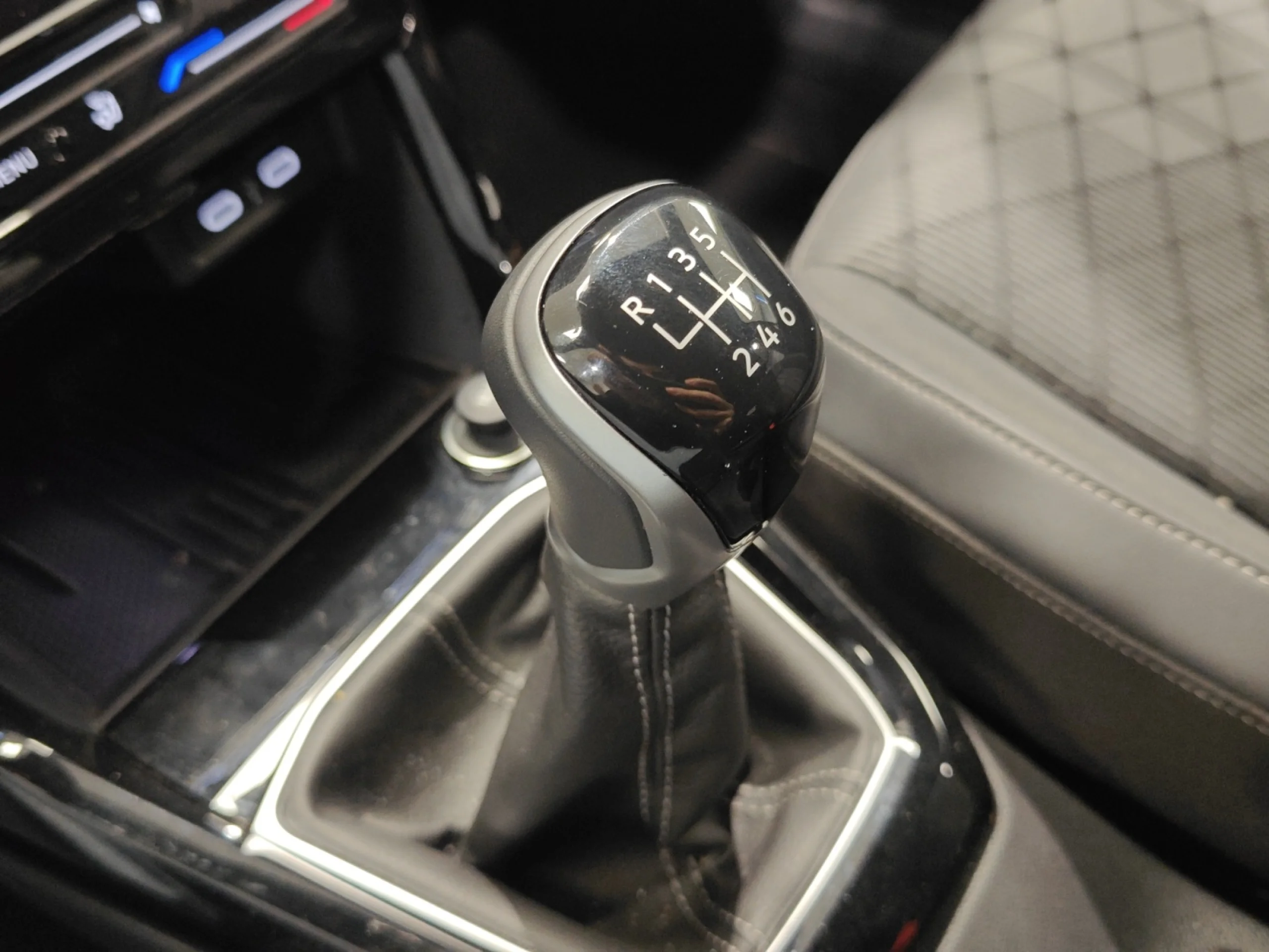 VOLKSWAGEN T CROSS R LINE 1.0 TSI 85KW (115CV) - Foto 17