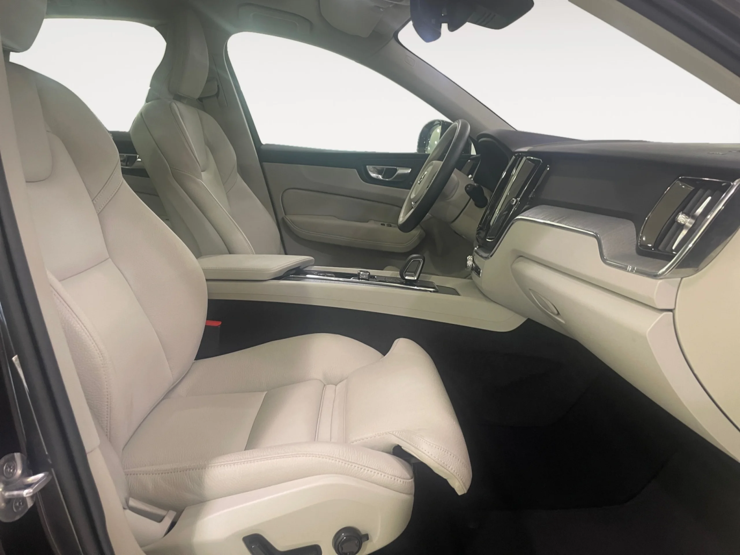 VOLVO XC60 2.0 B5 G AWD PLUS DARK AUTO - Foto 5