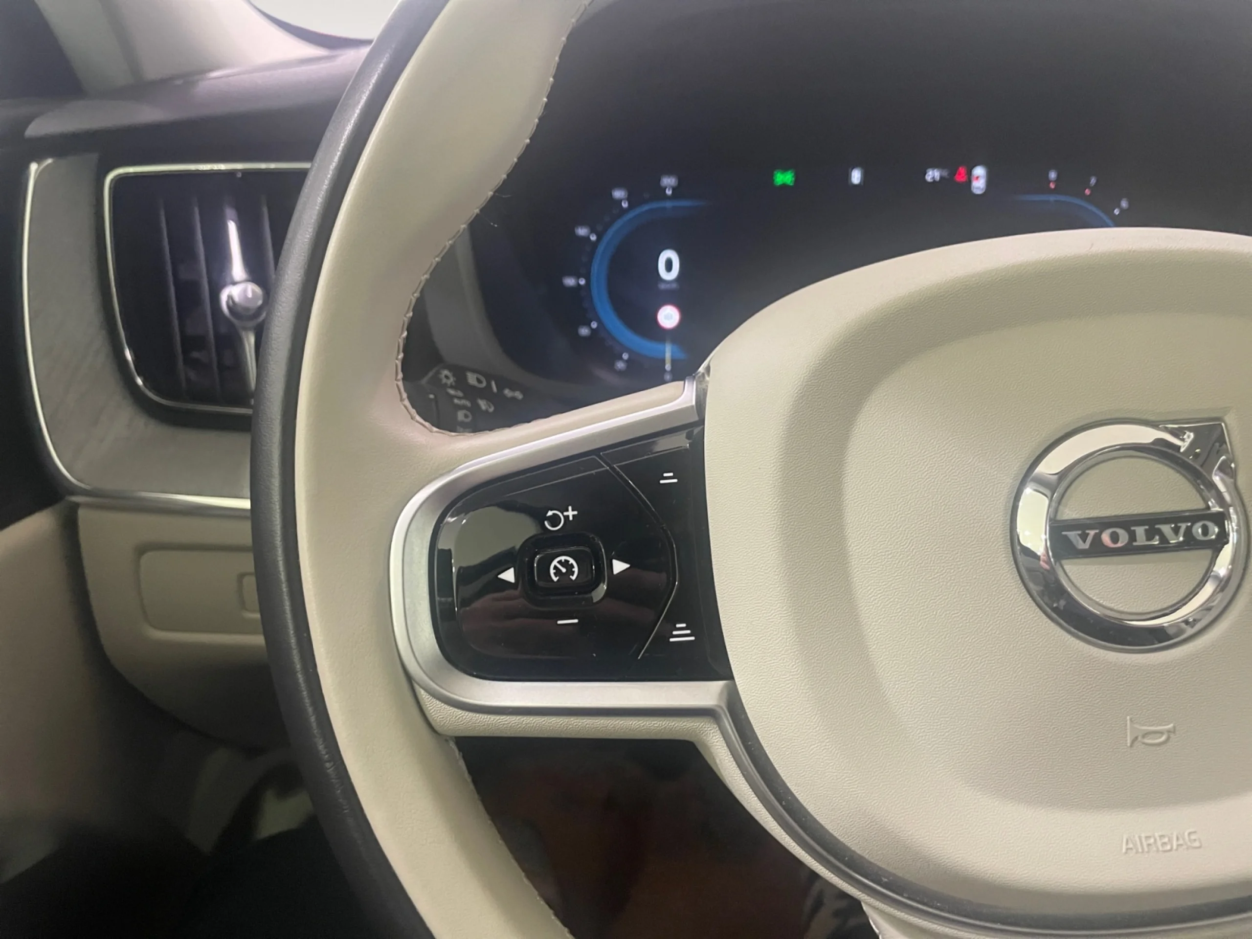 VOLVO XC60 2.0 B5 G AWD PLUS DARK AUTO - Foto 12