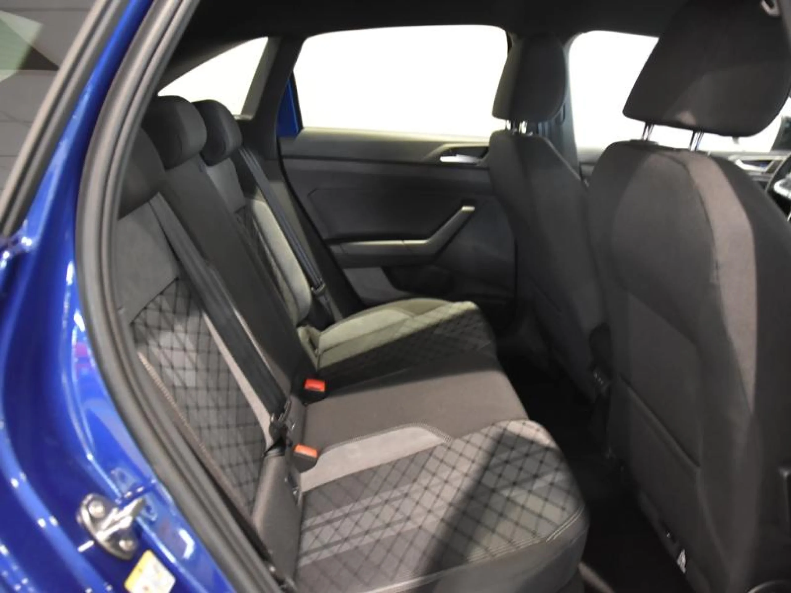 VOLKSWAGEN TAIGO TAIGO R LINE  1.0 TSI 85 KW (116 CV )  6 VEL. - Foto 6