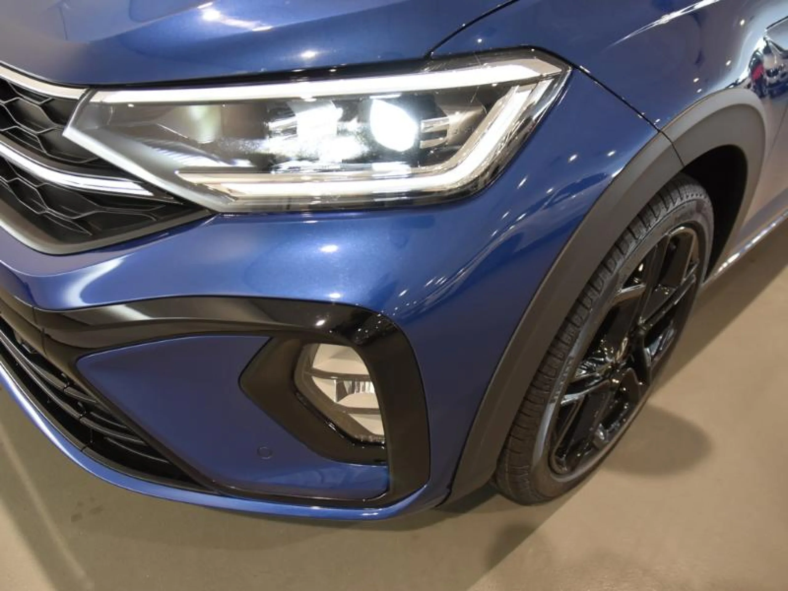 VOLKSWAGEN TAIGO TAIGO R LINE  1.0 TSI 85 KW (116 CV )  6 VEL. - Foto 18