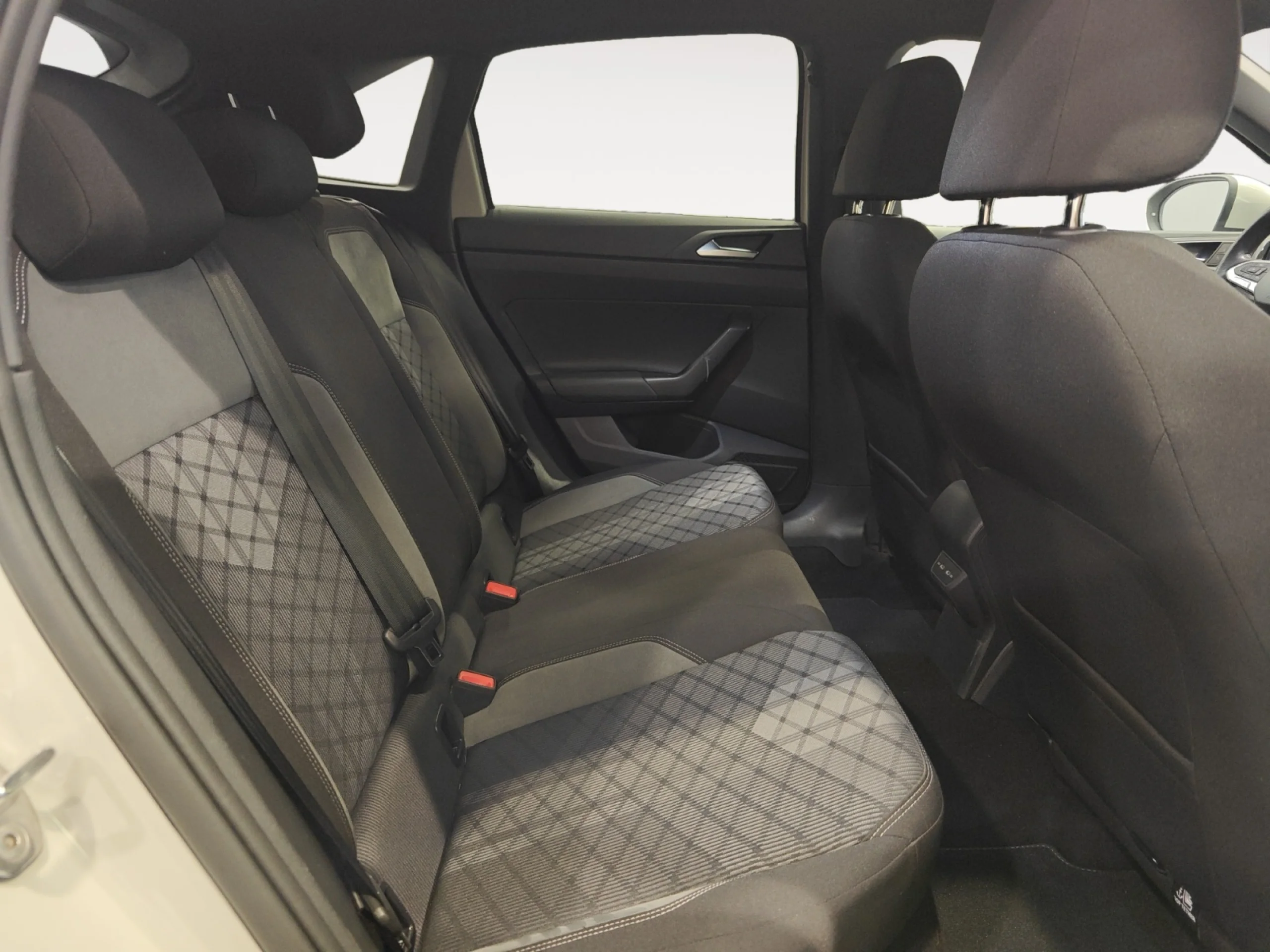 VOLKSWAGEN TAIGO R LINE 1.0 TSI 81KW (110CV) DSG - Foto 6