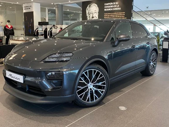 PORSCHE MACAN 4