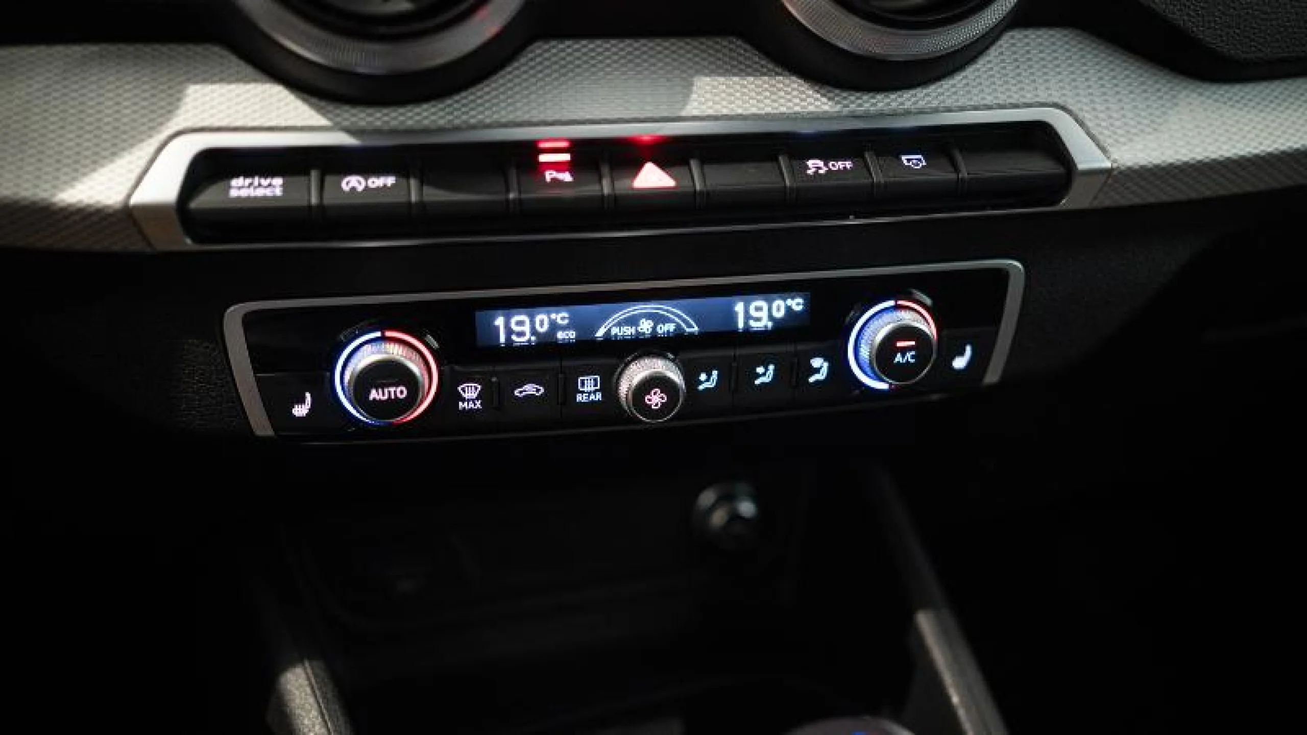 AUDI Q2 BLACK LINE 35 TDI 110KW (150CV) S TRONIC - Foto 17