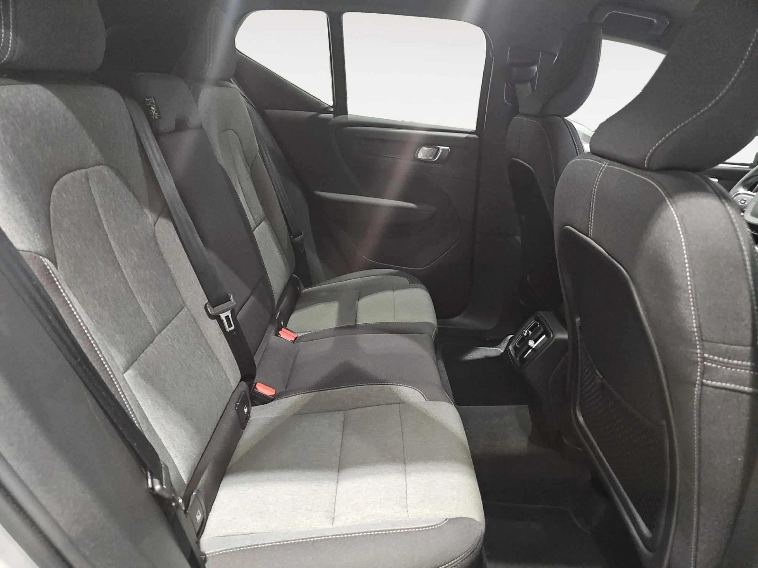 VOLVO XC40 2.0 B3 G CORE AUTO - Foto 6