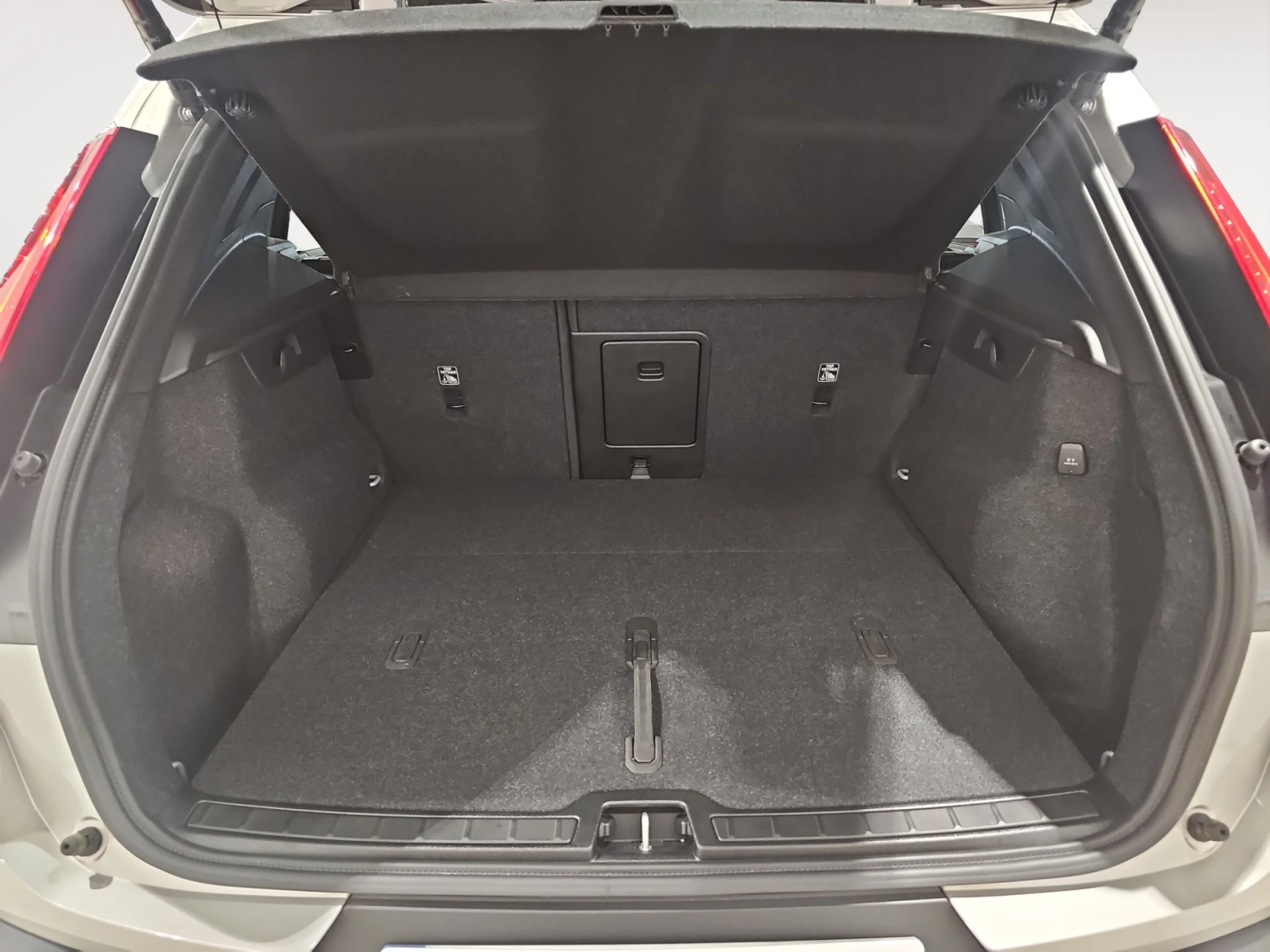 VOLVO XC40 2.0 B3 G CORE AUTO - Foto 8